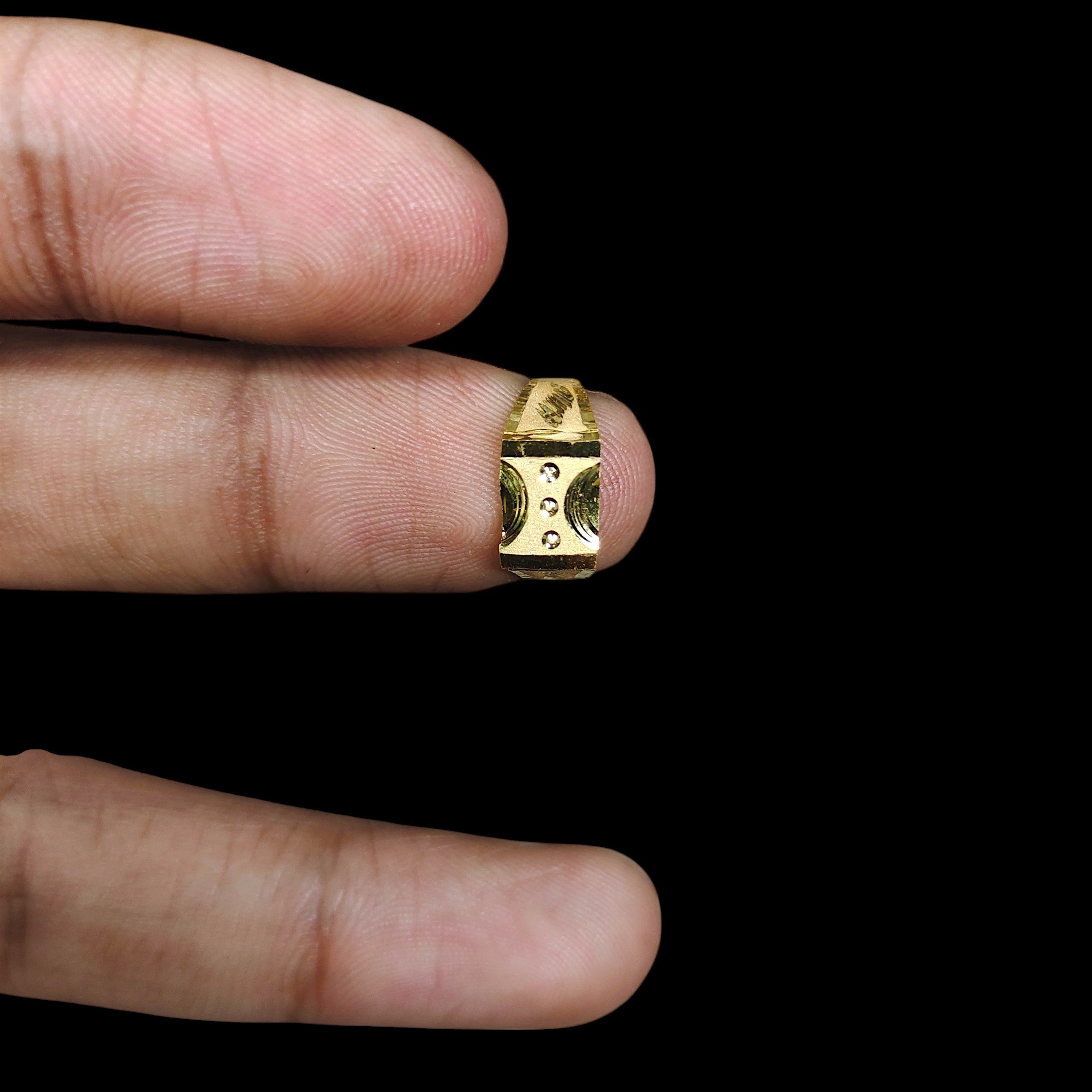 BABY JEWELLERY- TRJ WGT: 0.310 GM APPROX 375 9KT HUID HALLMARK GOLD BABY FINGER RING 1 PIECE FOR RICE CEREMONY & BIRTHDAY.(GHF5BU)