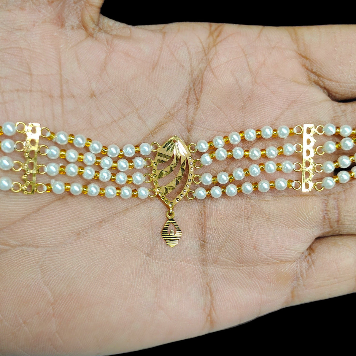 GMC9K- (WGT: 1.910 GM APPROX) BIS CERTIFIED HUID HALLMARK 375 9KT GOLD MOTI CHOKER 1 PIECE WITH ADJUSTABLE TASSEL FOR GIFT IN MARRIAGE. (1F4SPH)