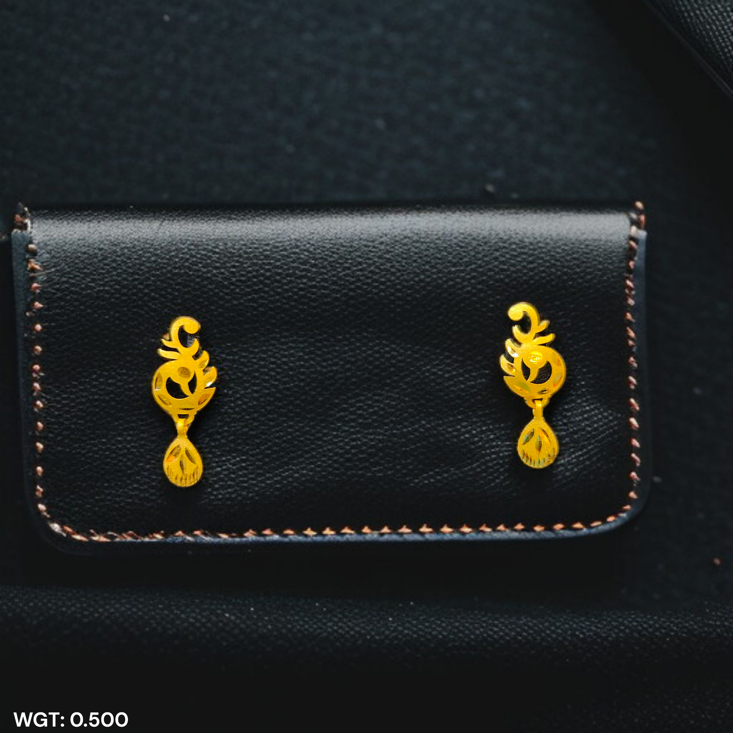 (GSE22) BIS CERTIFIED WGT: 0.500 GM APPROX HUID HALLMARK 916 22KT GOLD TOPS 1 PAIR FOR WOMEN.