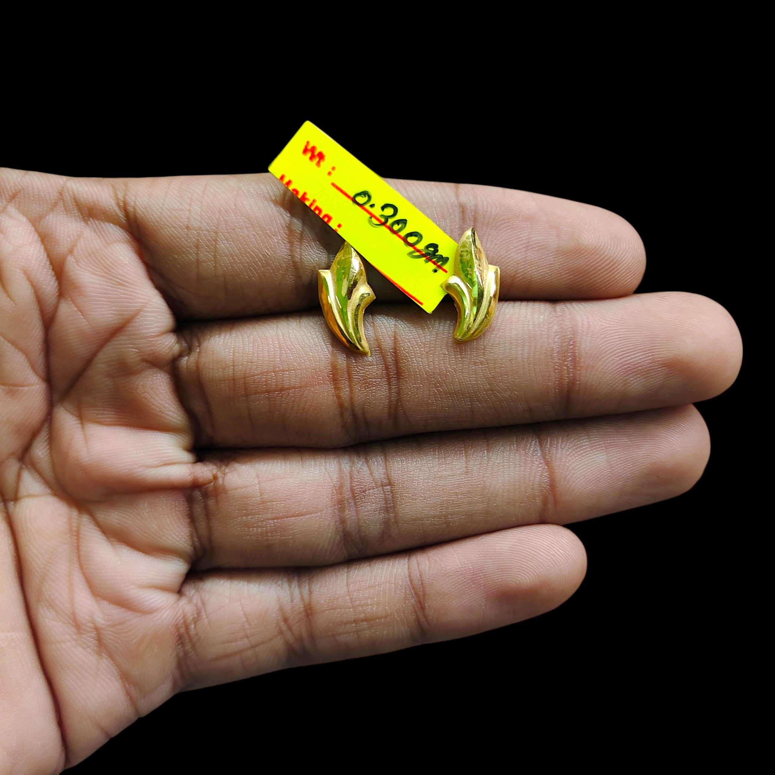 GOLD TOPS- BIS CERTIFIED (WGT: 0.300 GM APPROX) HUID HALLMARK 375 9KT GOLD TOPS 1 PAIR BEST FOR MARRIAGE GIFT.