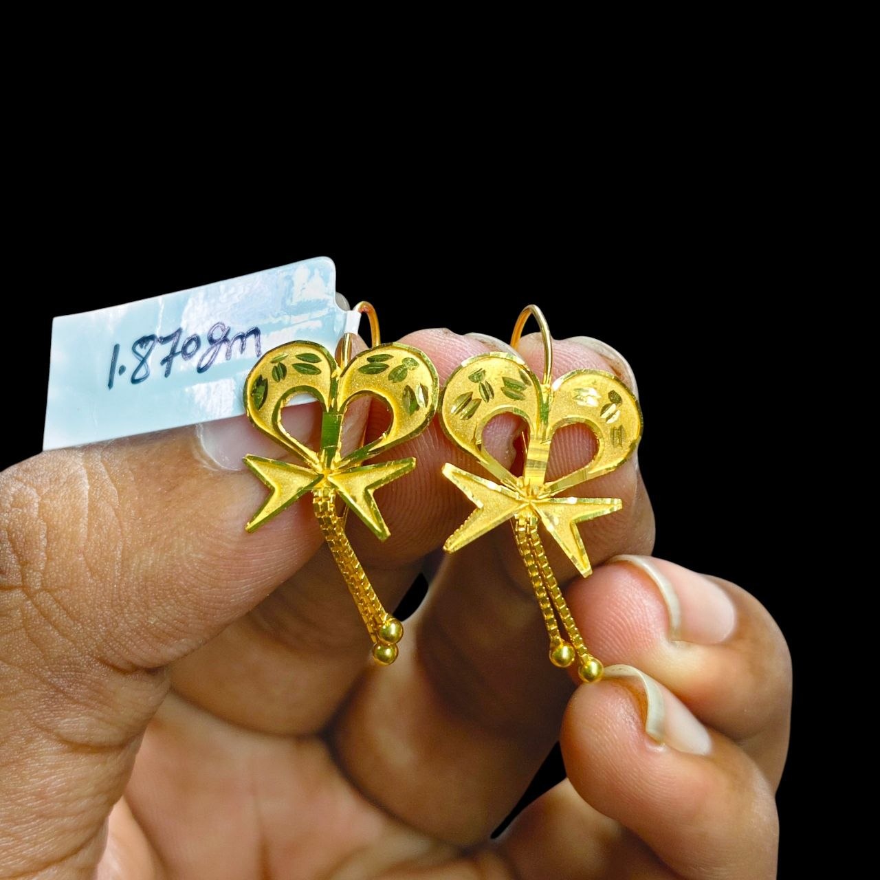 GOLD TOPS- BIS CERTIFIED WGT: 1.870 GM APPROX HUID HALLMARK 916 22KT GOLD SAFETIPIN EARRINGS 1 PAIR FOR WOMEN.