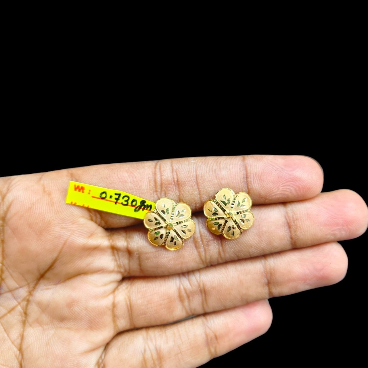 GOLD TOPS- BIS CERTIFIED (WGT: 0.730 GM APPROX) HUID HALLMARK 375 9KT GOLD TOPS 1 PAIR BEST FOR MARRIAGE GIFT.