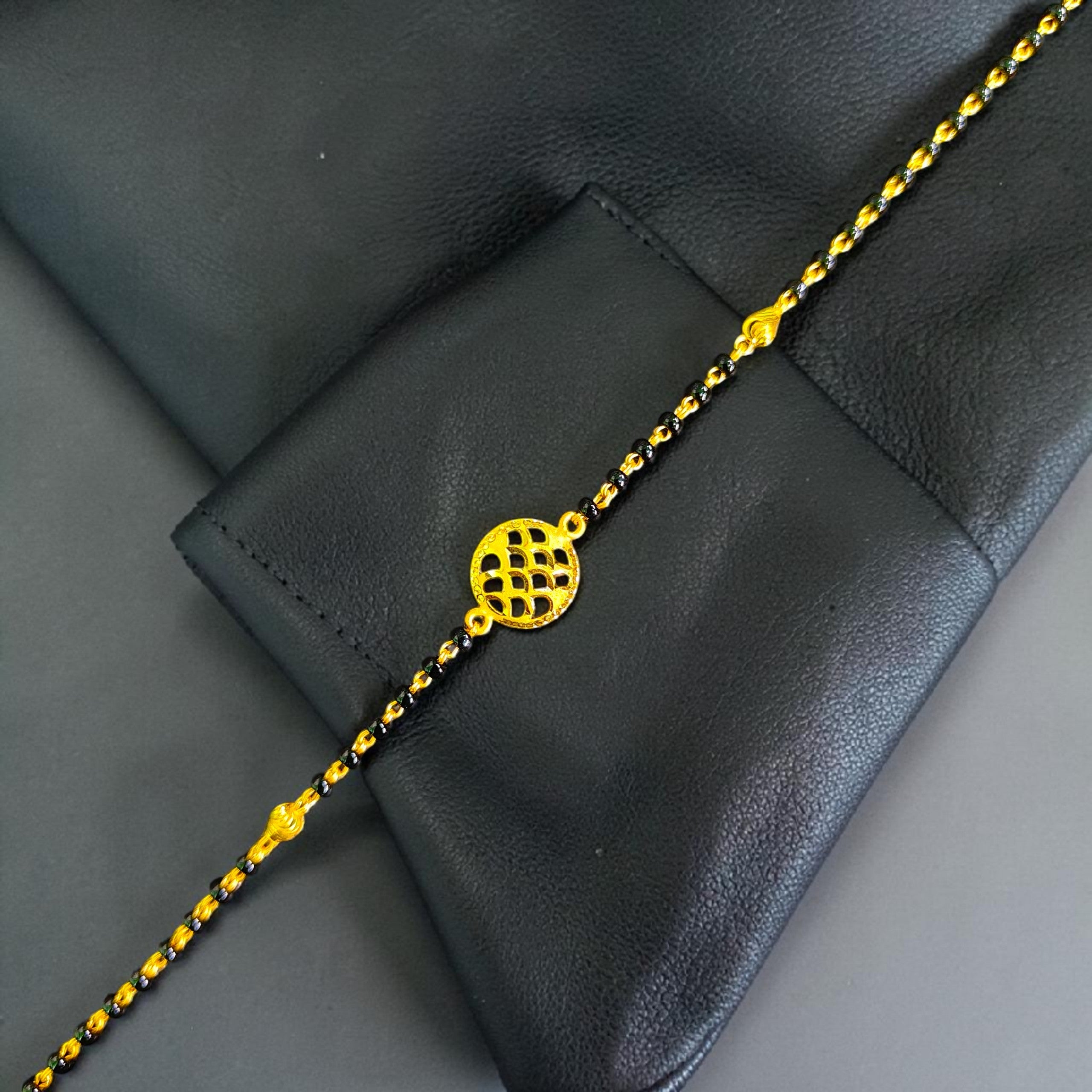 GOLD WRISTLET- 7.5" BIS CERTIFIED HUID HALLMARK 375 9KT GOLD WRISTLET APPROX WGT: 1.450 FOR WOMEN.