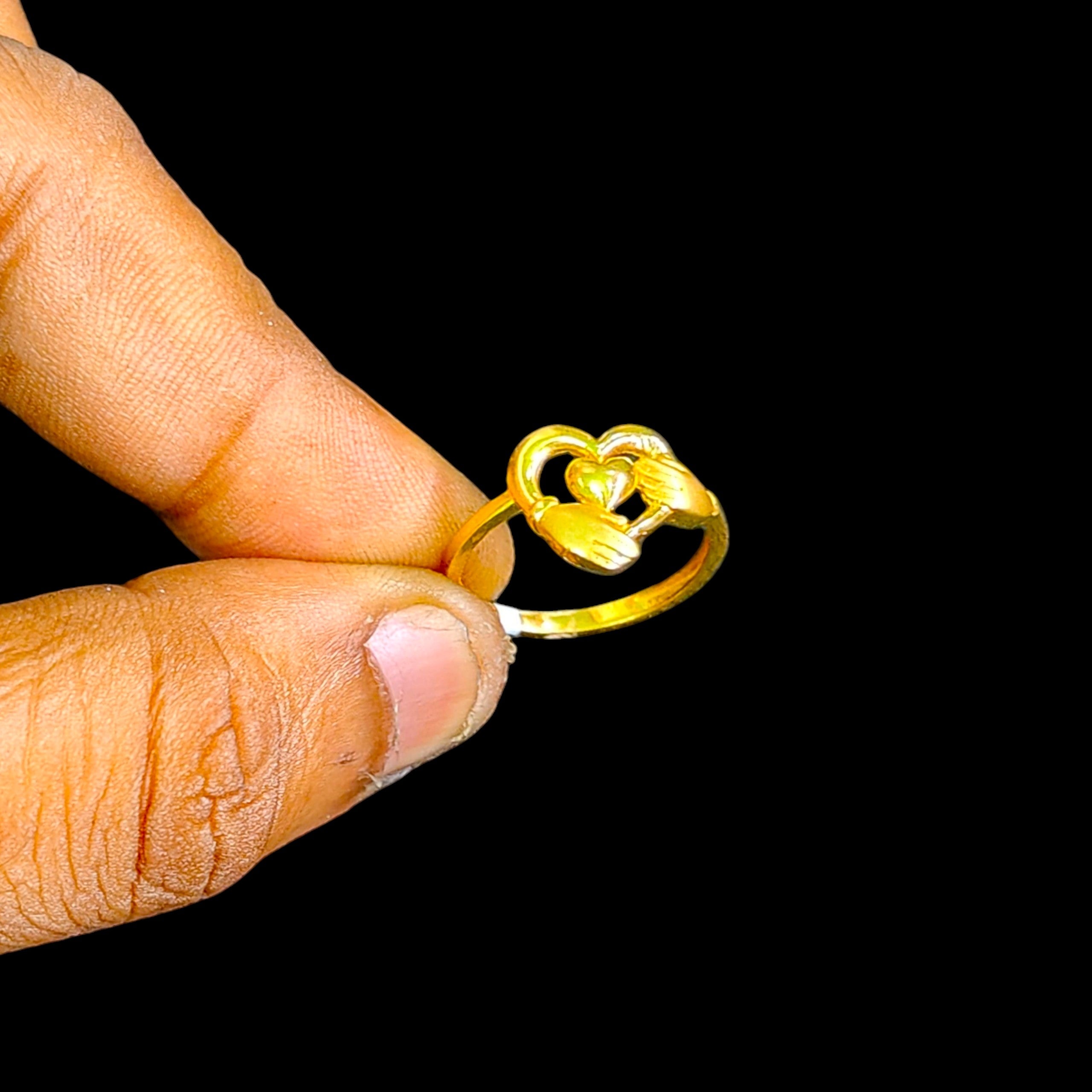 LADIES RING- (SIZE: 14) WGT: 2.390 GM APPROX 22KT HUID HALLMARK GOLD RING FOR WOMEN 1 PIECE.