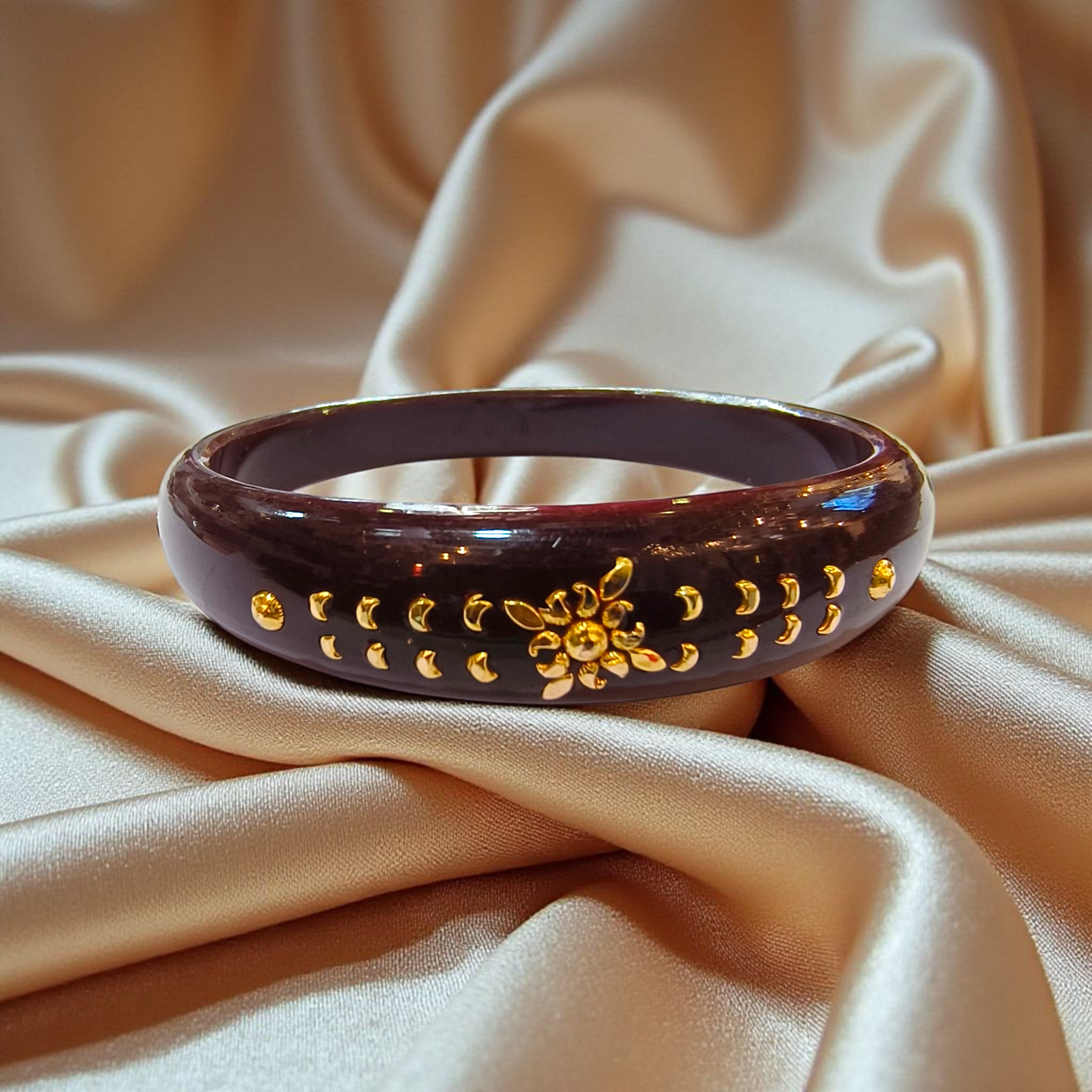 (GBP18) COFFEE COLOUR HUID HALLMARK 18KT GOLD BRACELET POLA 1 PIECE FOR MARRIED WOMEN (REGULAR USE) APPROX WGT: 0.250 GM