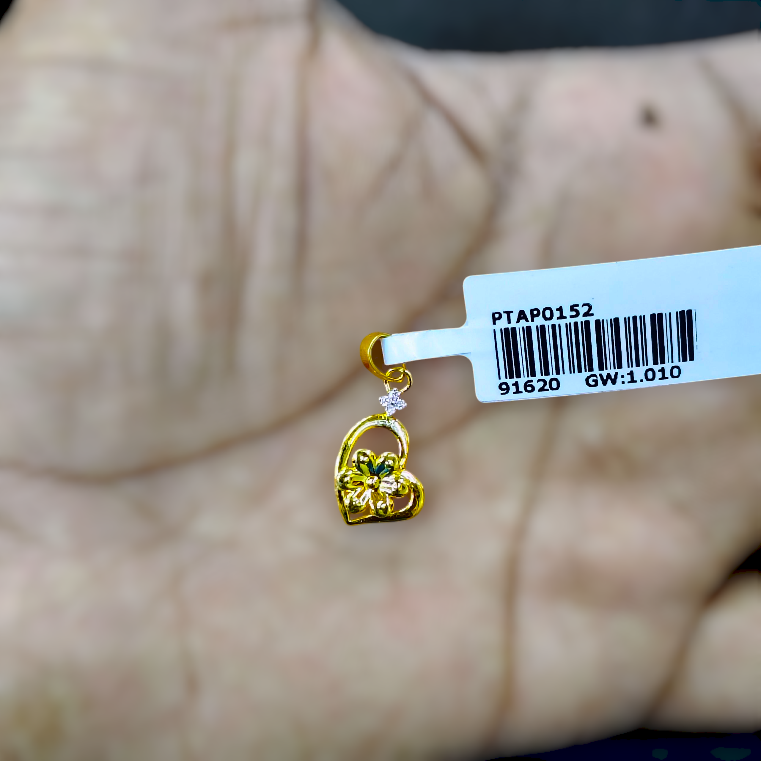 (GLC18) RAJLAXMI DIAMOND JEWELLERY - WGT: 1.010 GM - NATURAL DIAMOND (0.02 CENT) HUID HALLMARK 18KT DIAMOND PENDANT LOCKET FOR WOMEN WITH CERTIFICATE OF AUTHENTICITY BY ZORBA (DESIGN NO: PTAP0152) *CHAIN NOT INCLUDED.