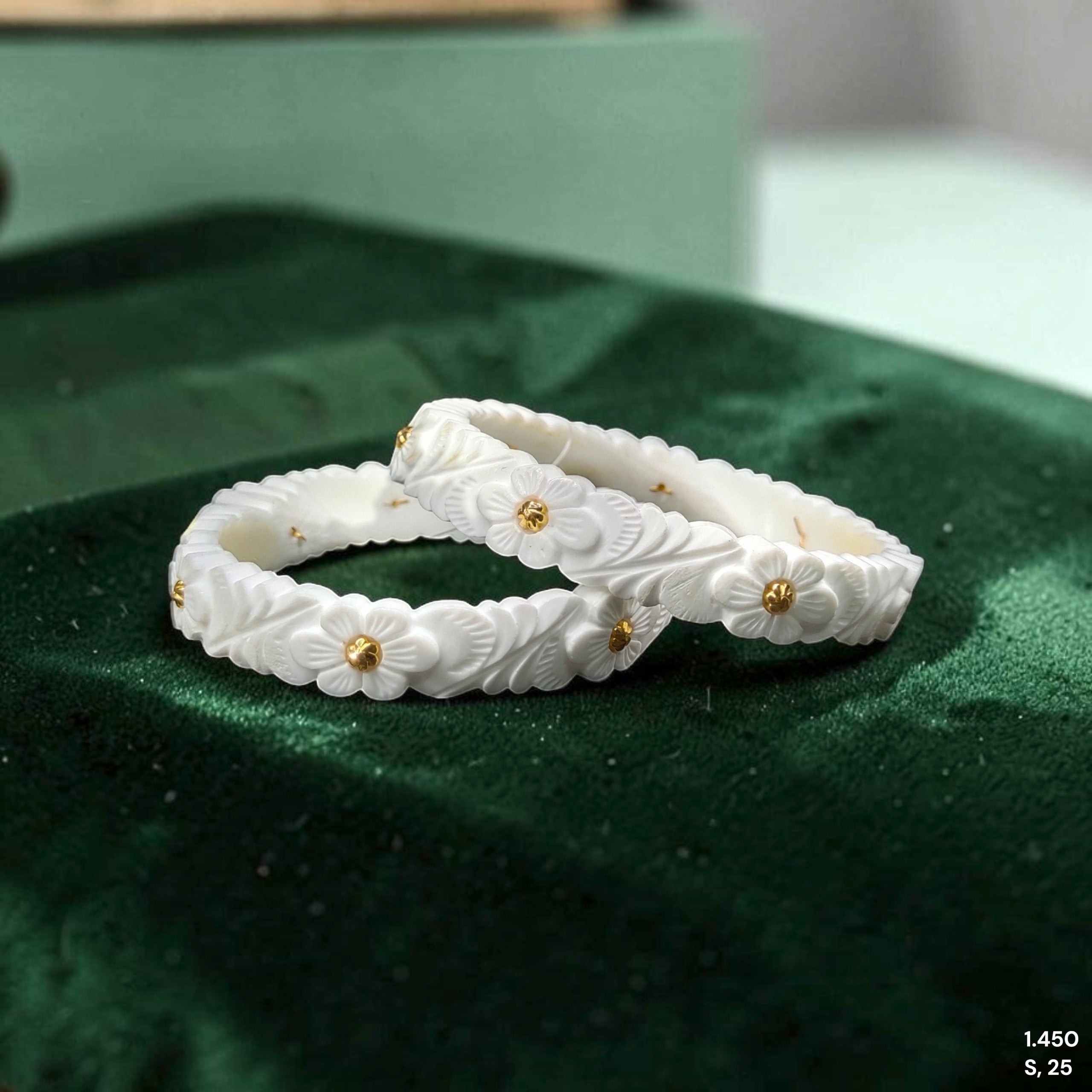 GSB22K- SIZE:25 (WGT: 1.450 GM APPROX) BIS CERTIFIED HUID HALLMARK 22KT GOLD SAKHA BADHANO 1 PAIR FOR WOMEN FOR REGULAR USE.