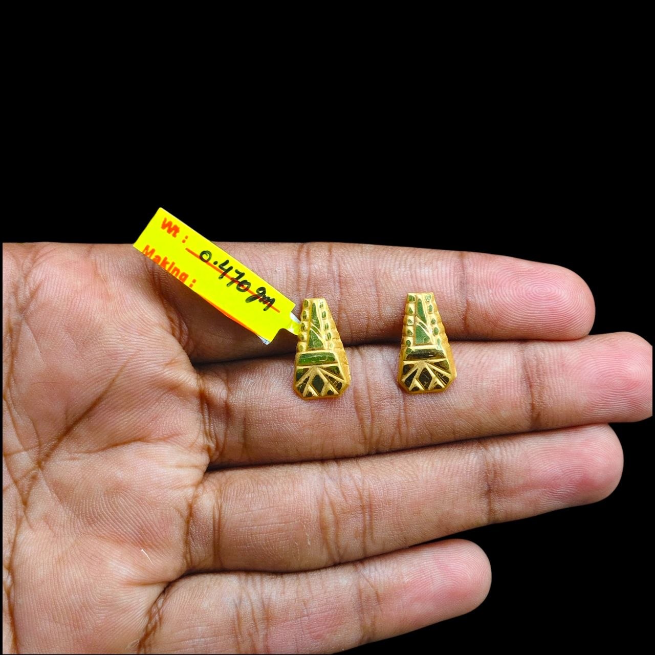 GOLD TOPS- BIS CERTIFIED (WGT: 0.470 GM APPROX) HUID HALLMARK 375 9KT GOLD TOPS 1 PAIR BEST FOR MARRIAGE GIFT.