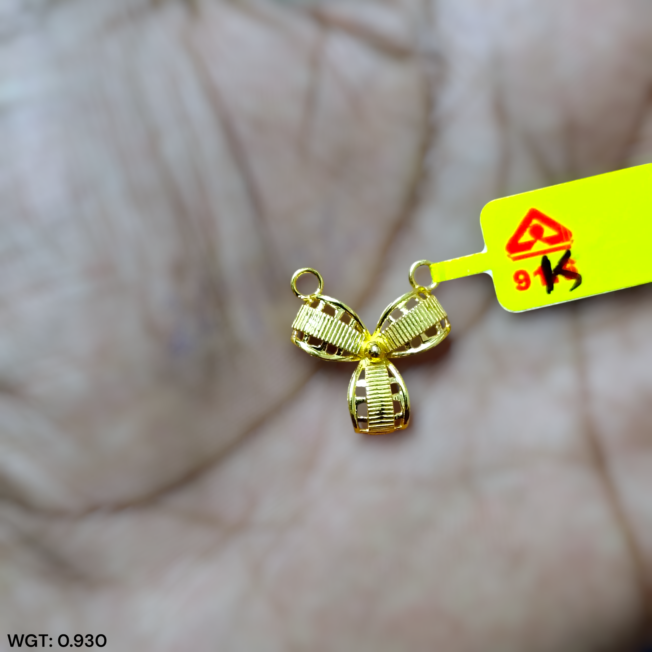 (GPM9) TRJ WGT: 0.930 GM APPROX BIS CERTIFIED HUID HALLMARK 9KT GOLD PENDANT FOR WOMEN 1 PIECE FOR REGULAR USE.