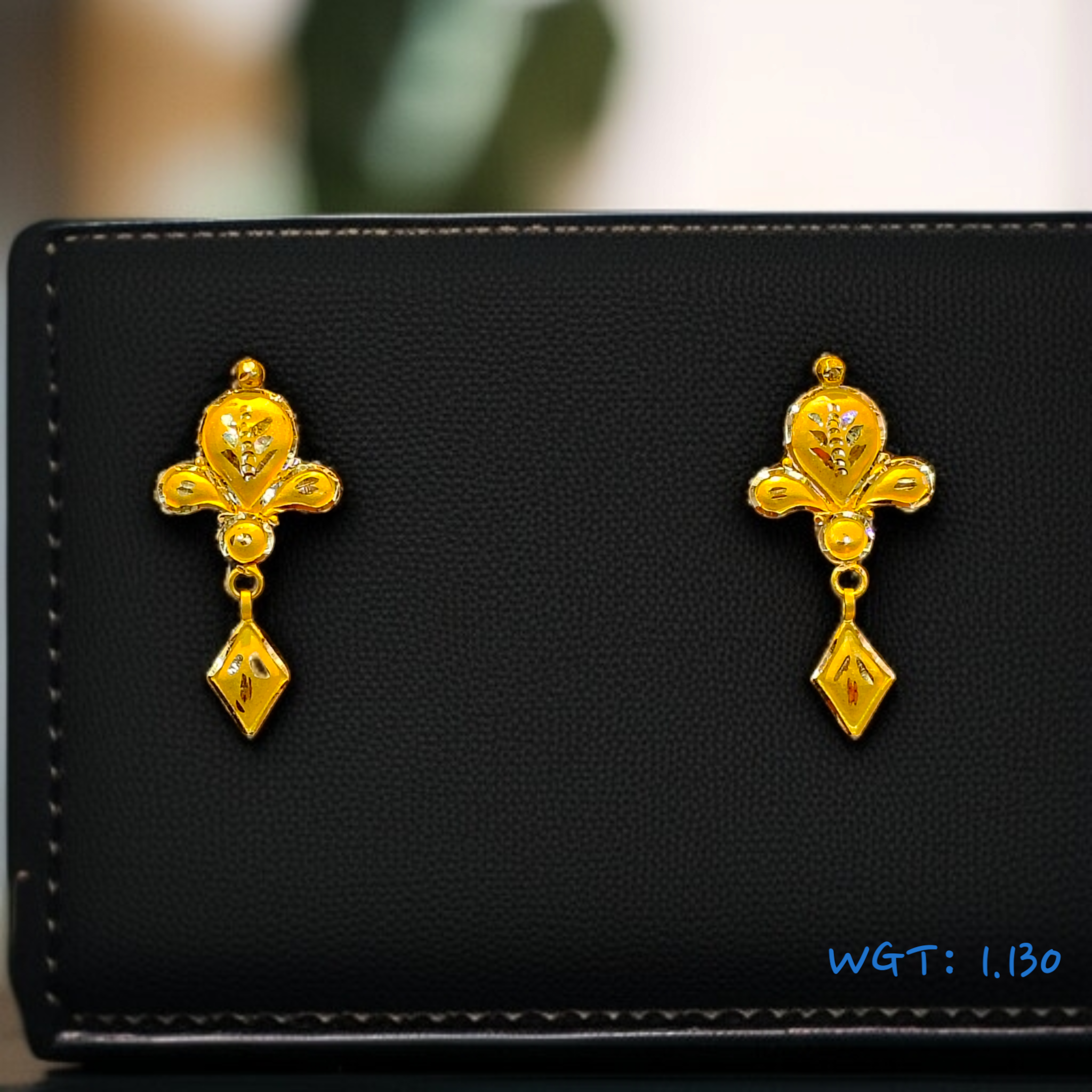 (GPT) RAJLAXMI WGT: 1.130 GM APPROX HUID HALLMARK 916 22KT GOLD EAR TOPS STUD 1 PAIR FOR REGULAR USE.