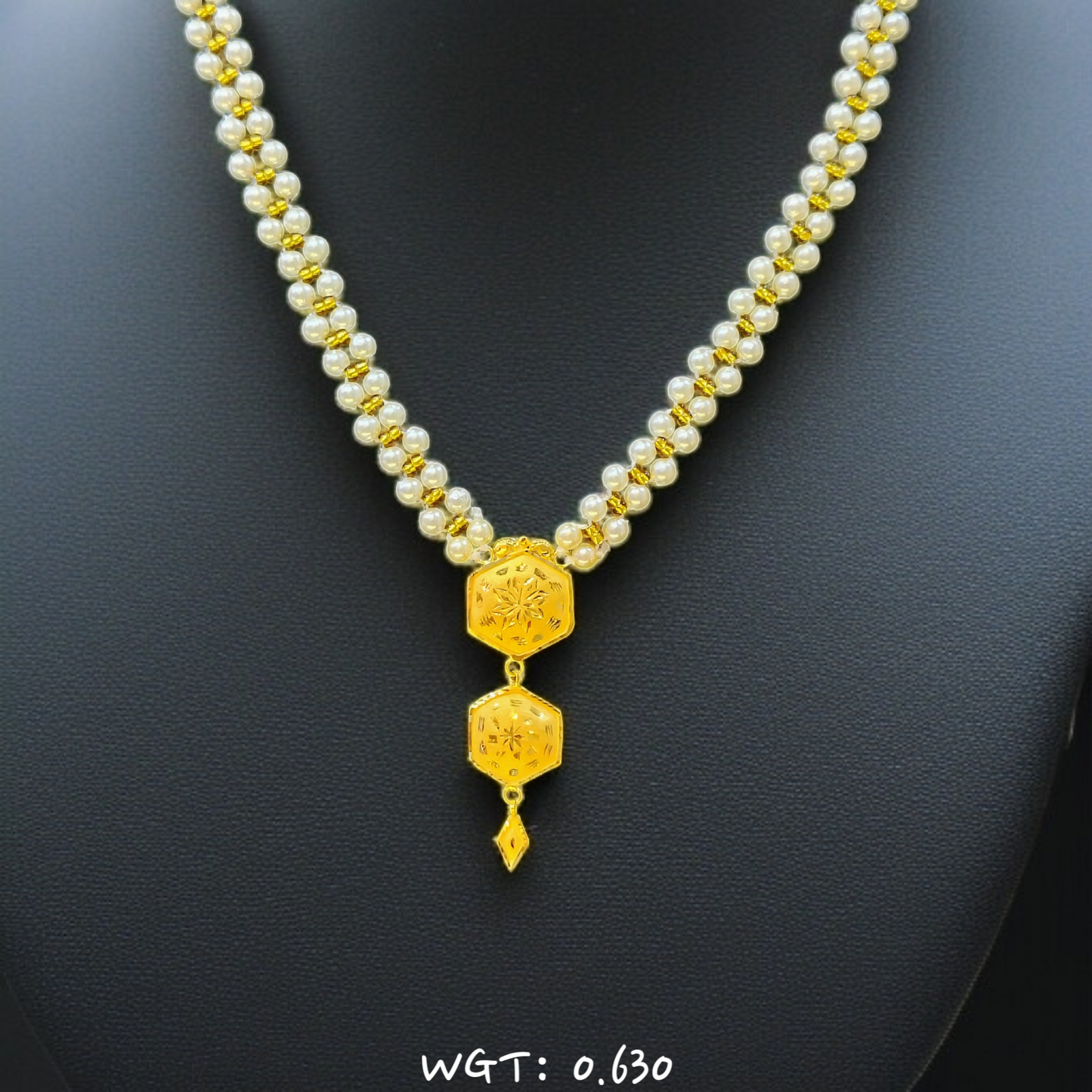 (GPM) TRJ WGT: 0.630 GM APPROX HUID HALLMARK 22KT GOLD MOTI PENDANT 1 PIECE.