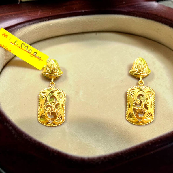 GOLD EARRINGS- WGT: 1.890 GM APPROX BIS CERTIFIED HUID HALLMARK 9KT GOLD EARRINGS 1 PAIR FOR WOMEN (BEST FOR GIFT IN MARRIAGE).