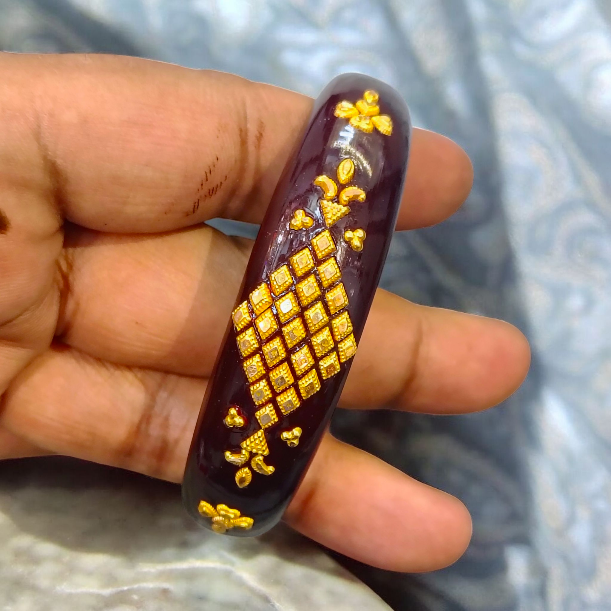 (GBP50) RAJLAXMI (MTO) MORPHY DESIGN COFFEE COLOUR (50 TONCH) KDM GOLD BRACELET POLA 1 PIECE FOR MARRIED WOMEN (REGULAR USE) APPROX WGT: 0.400 GM SOLD ON MRP BY MAHALAXMI.