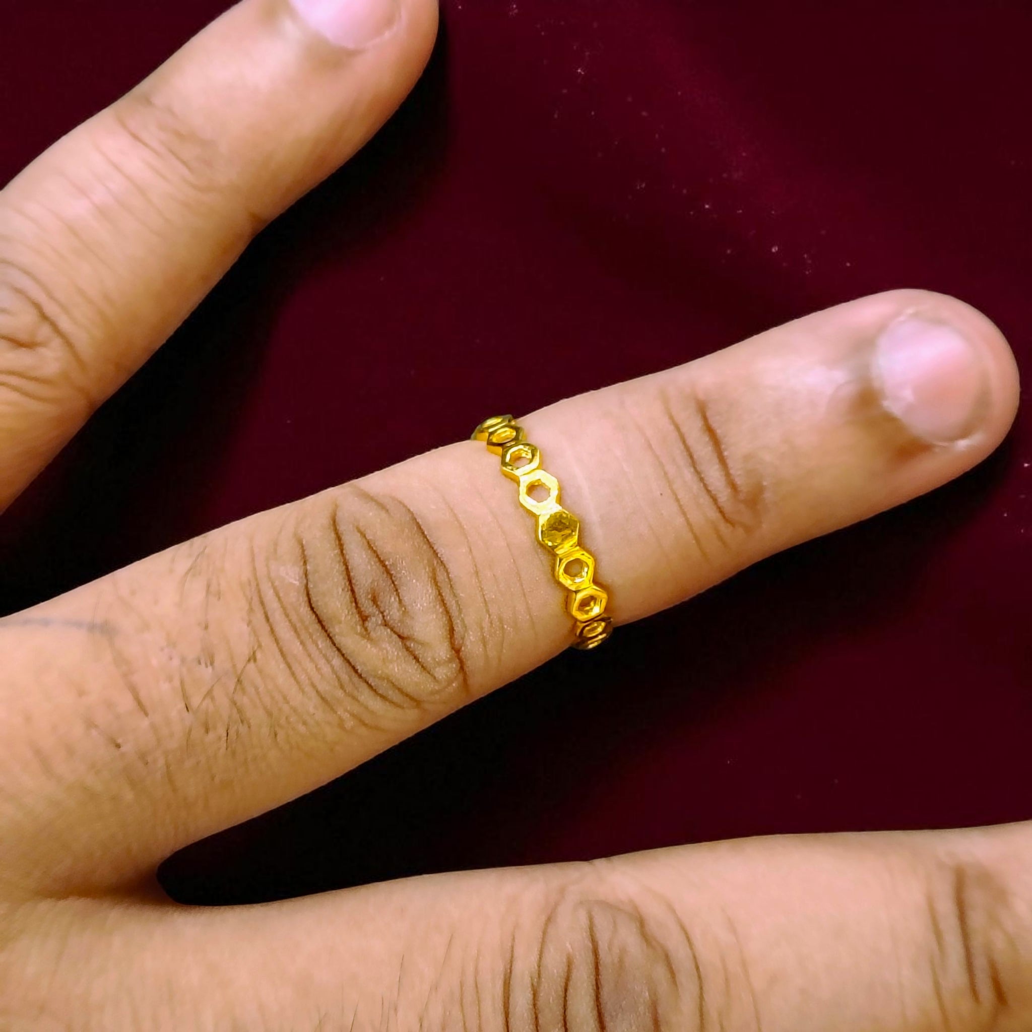 (GLFR9) TRJ (SIZE: 10) WGT: 0.880 GM APPROX BIS CERTIFIED HUID HALLMARK 9KT GOLD FINGER RING FOR WOMEN 1 PIECE FOR REGULAR USE.