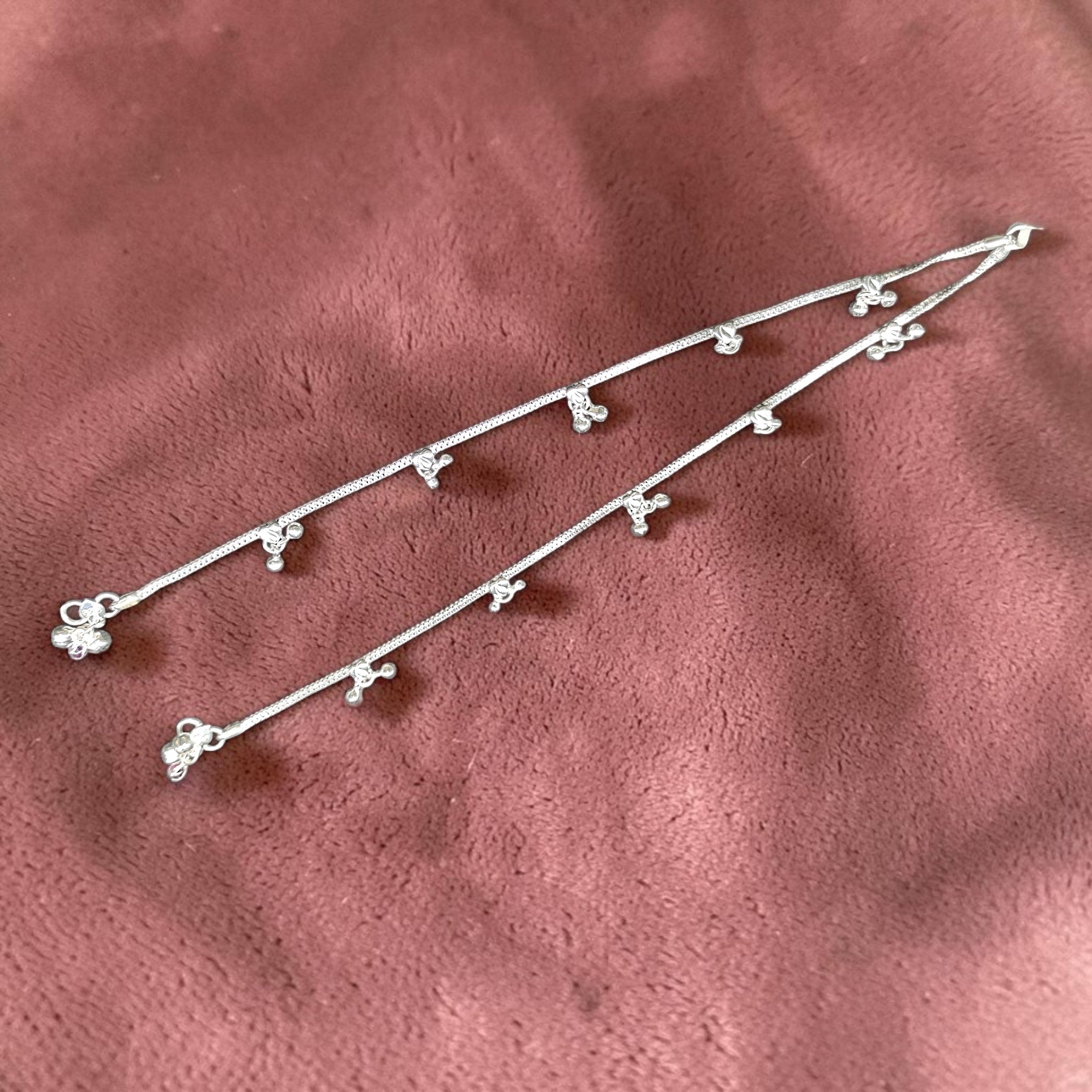 SILVER PAYEL- (WGT: 21.600 GM APPROX) BIS HALLMARK 925 SILVER PAYEL (ANKLET) 1 PAIR LENGTH: 10 INCH FOR WOMEN.