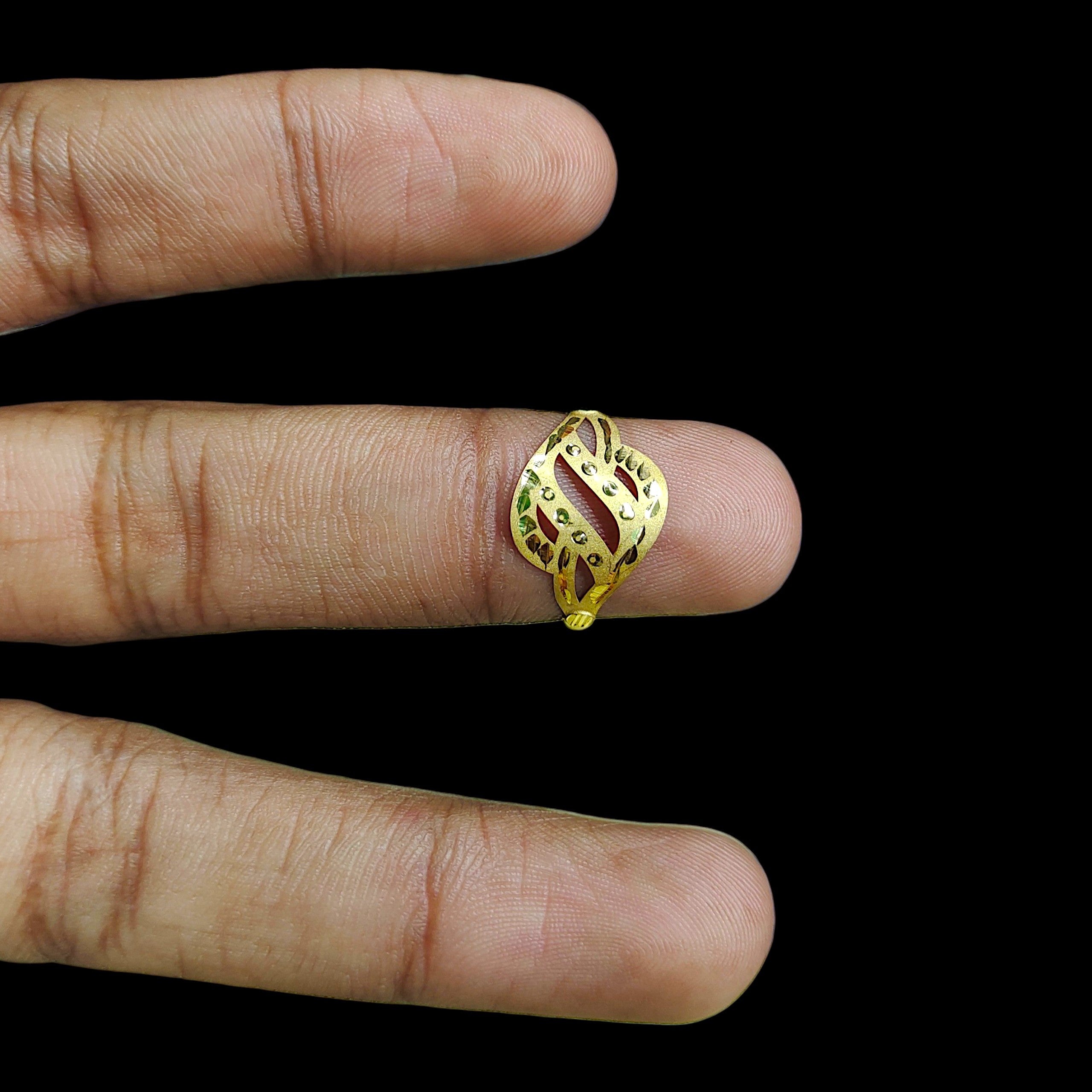 LADIES RING- (SIZE: 13) WGT: 0.340 GM APPROX BIS CERTIFIED HUID HALLMARK 9KT GOLD FINGER RING FOR WOMEN 1 PIECE. (SRNU57)