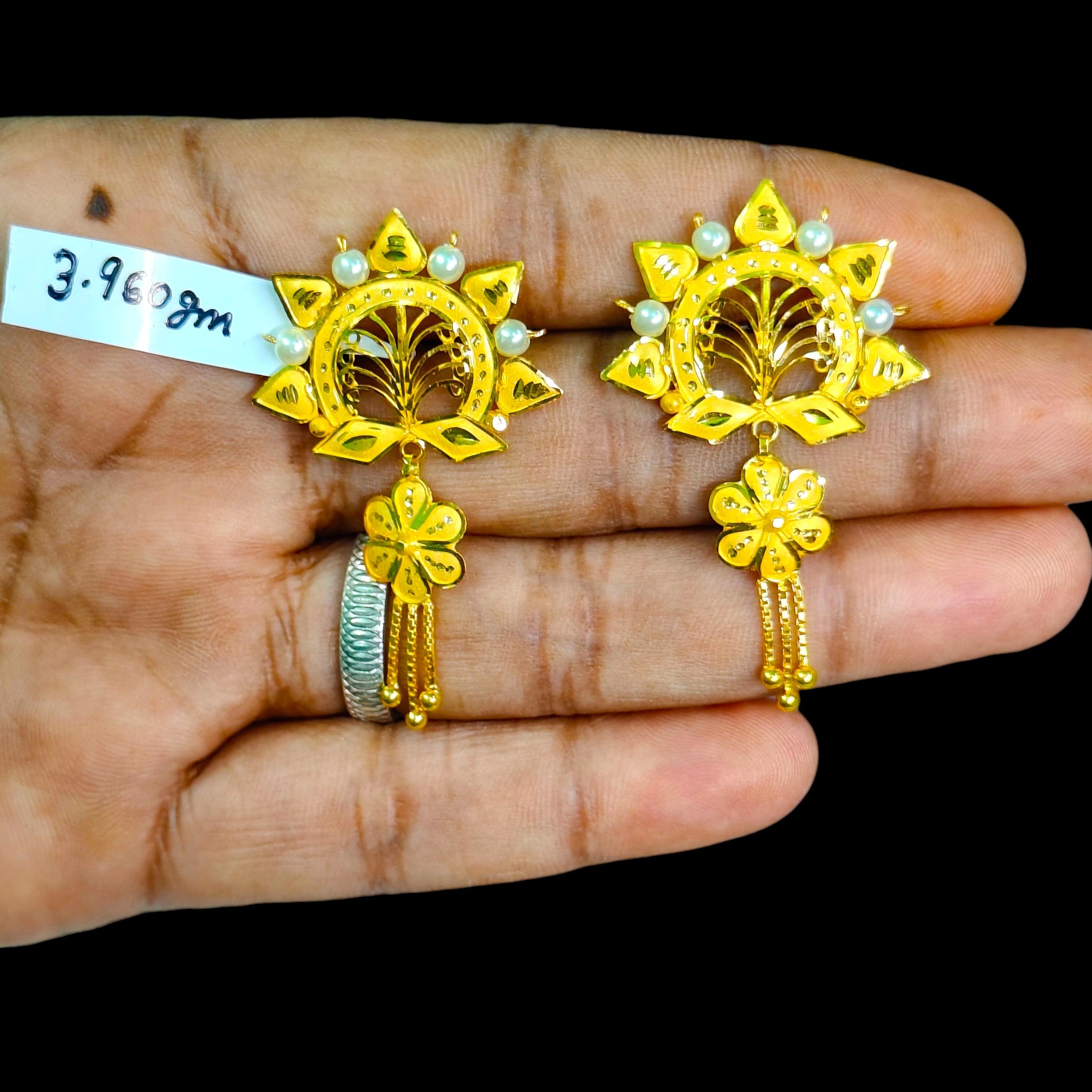 GOLD EARRINGS- BIS CERTIFIED WGT: 3.960 GM APPROX HUID HALLMARK 916 22KT GOLD EARRINGS 1 PAIR FOR WOMEN.