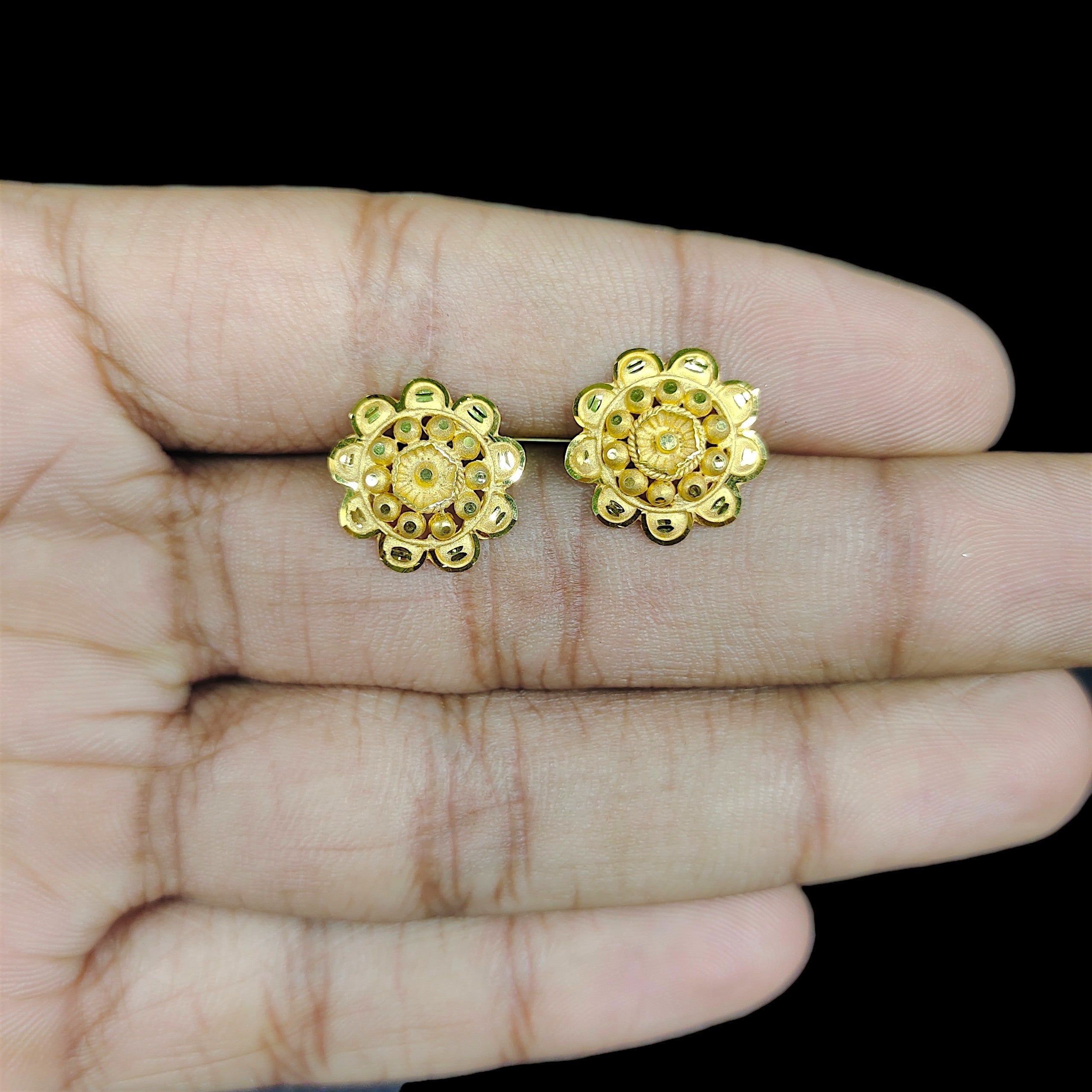 GOLD SUIDHAGA- (WGT: 1.490 GM APPROX) BIS CERTIFIED HUID HALLMARK 9KT GOLD SUIDHAGA EARRINGS (1 PAIR) FOR WOMEN. (5X9GFQ)-(Y3YMLA)