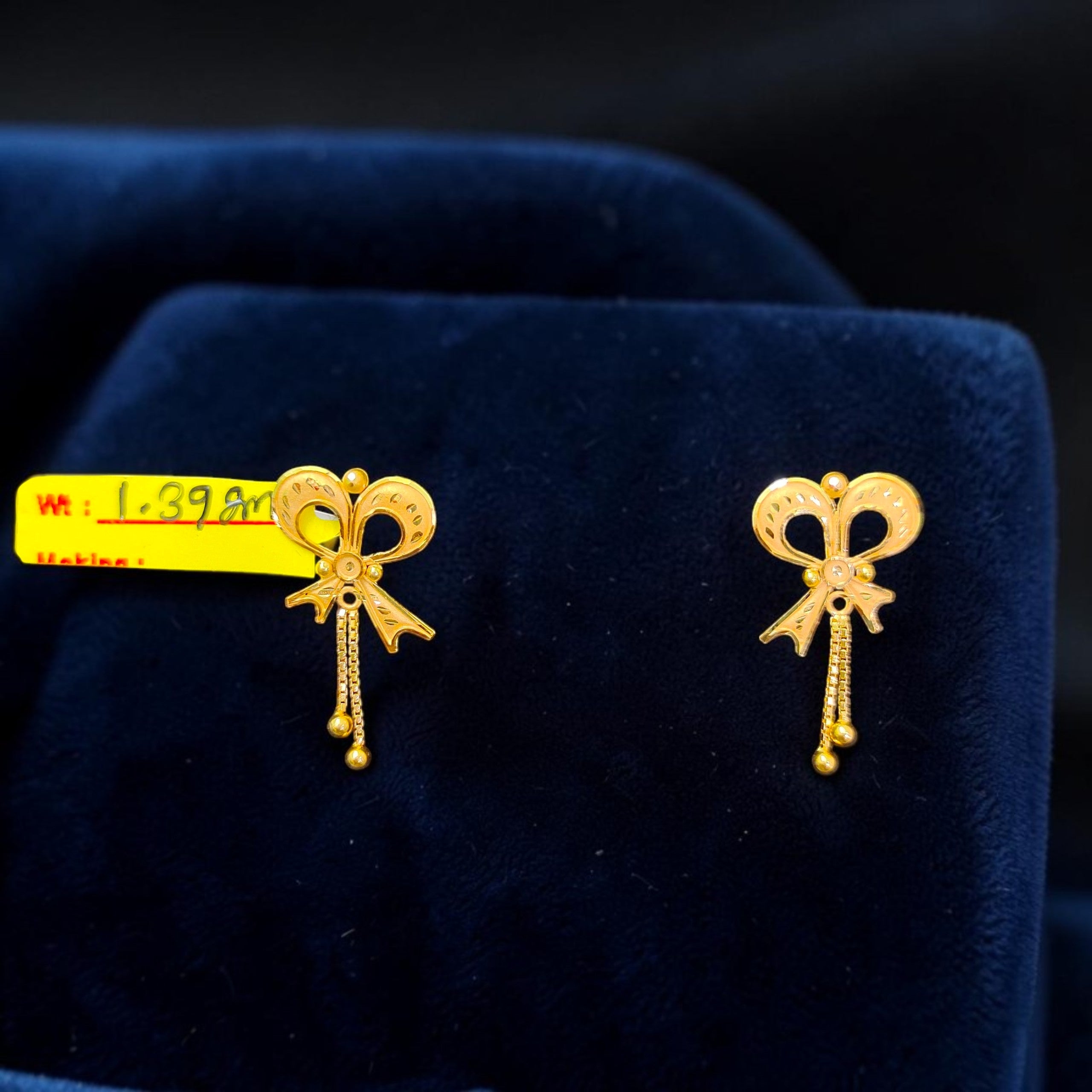GOLD TOPS- BIS CERTIFIED WGT: 1.390 GM APPROX HUID HALLMARK 916 22KT GOLD TOPS 1 PAIR FOR WOMEN.