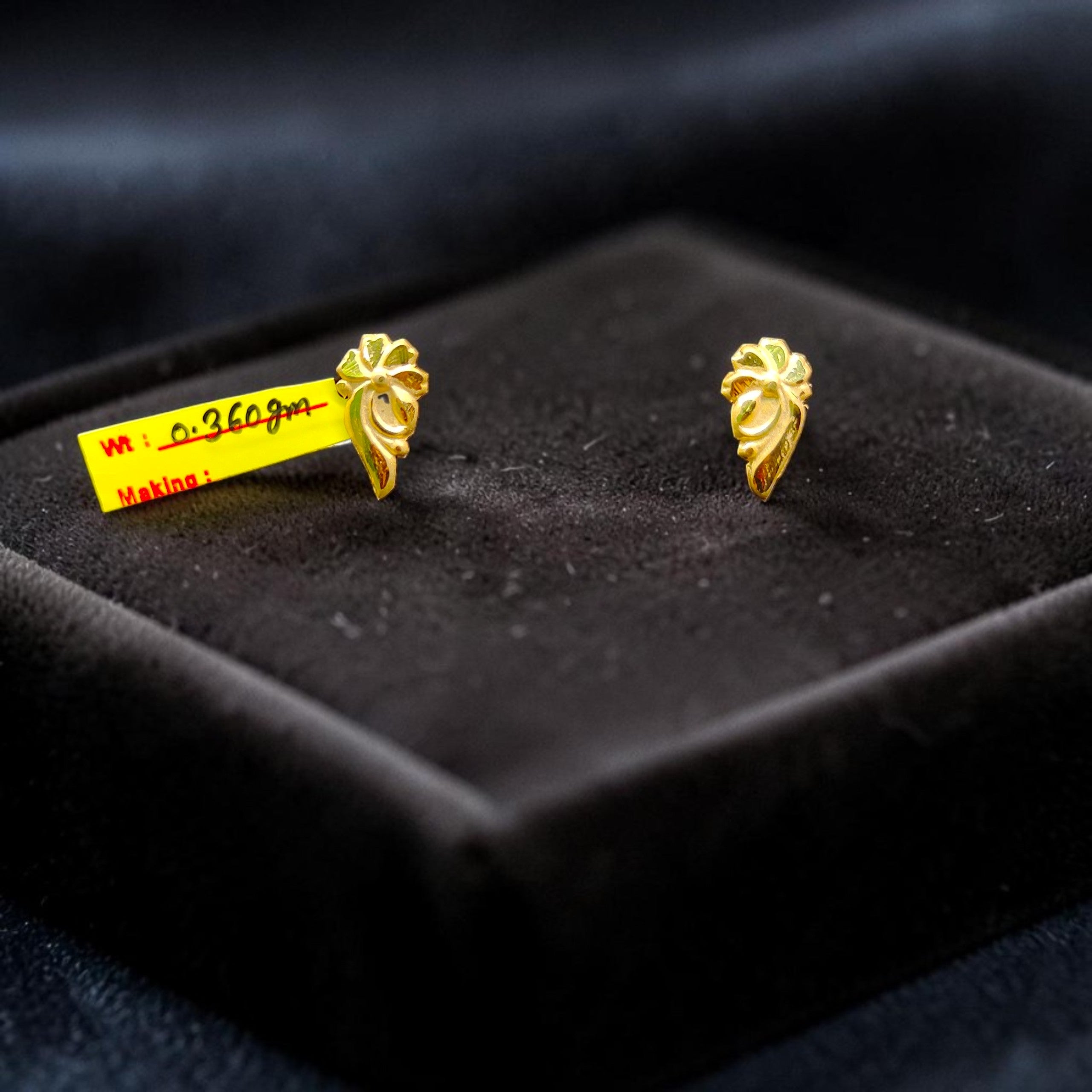 GOLD TOPS- BIS CERTIFIED (WGT: 0.360 GM APPROX) HUID HALLMARK 375 9KT GOLD TOPS 1 PAIR BEST FOR MARRIAGE GIFT.