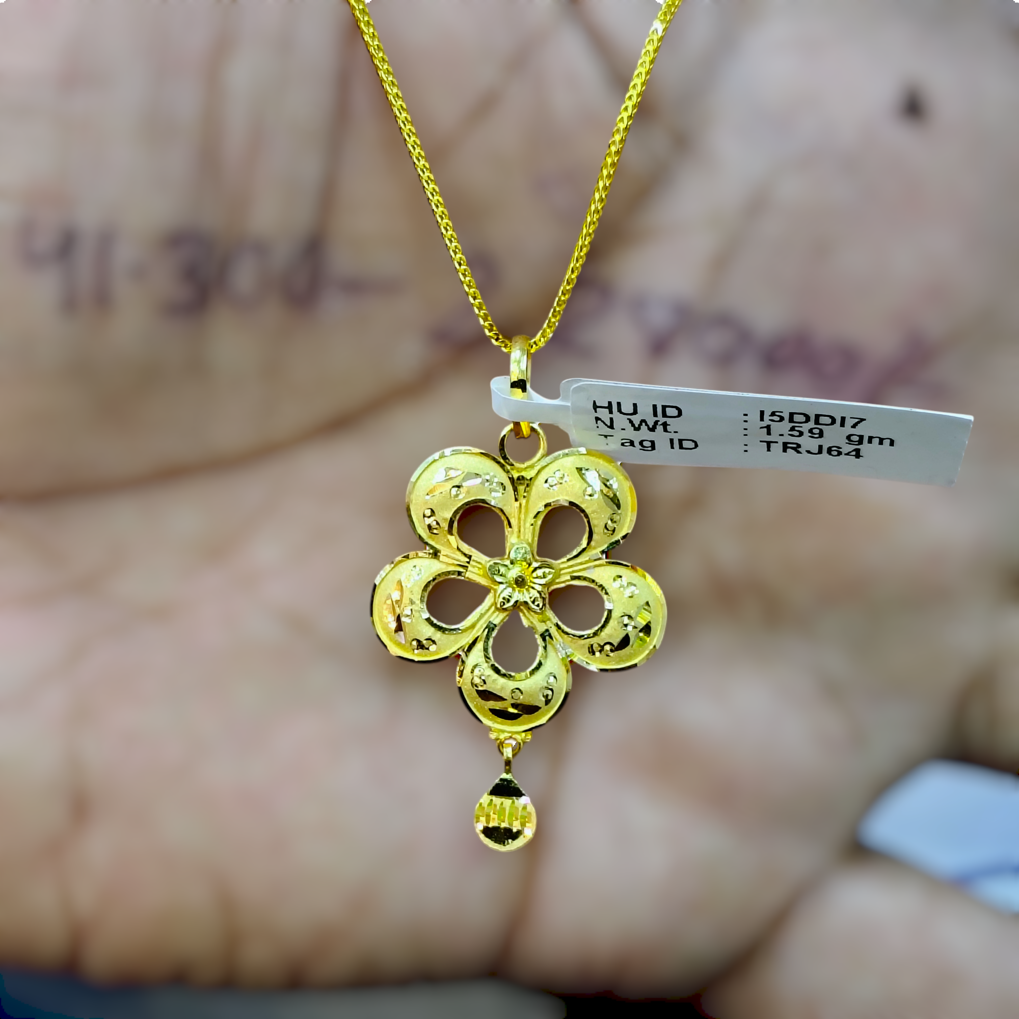 (GLC22) TRJ WGT: 1.590 GM APPROX 22KT HUID HALLMARK GOLD LOCKET 1 PIECE WITH ADJUSTABLE TASSEL.