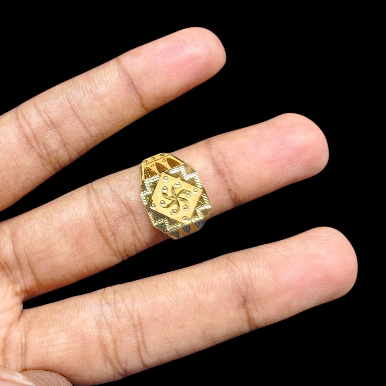 GENTS RING- SIZE:22 (WGT: 2.540 GM APPROX) BIS CERTIFIED HUID HALLMARK 916 22KT GOLD GENTS FINGER RING FOR MEN 1 PIECE.