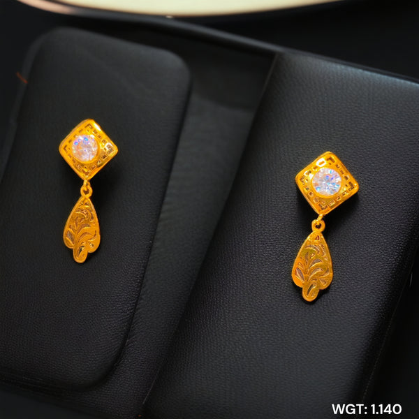 STUD EARRING- (WGT: 1.140 GM APPROX) HALLMARK 18KT GOLD EAR TOPS STUD 1 PAIR FOR REGULAR USE.