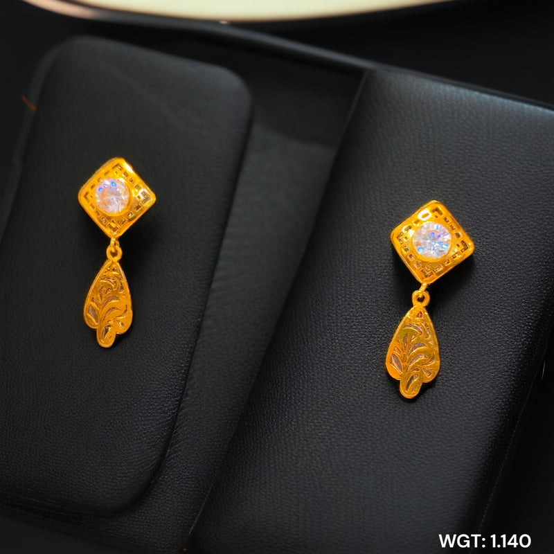 STUD EARRING- (WGT: 1.140 GM APPROX) HALLMARK 18KT GOLD EAR TOPS STUD 1 PAIR FOR REGULAR USE.
