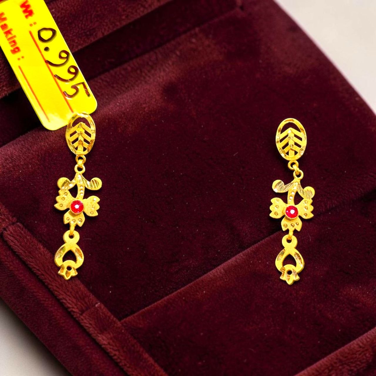 GOLD EARRINGS- BIS CERTIFIED WGT: 0.995 GM APPROX HUID HALLMARK 916 22KT GOLD EARRINGS 1 PAIR FOR WOMEN.
