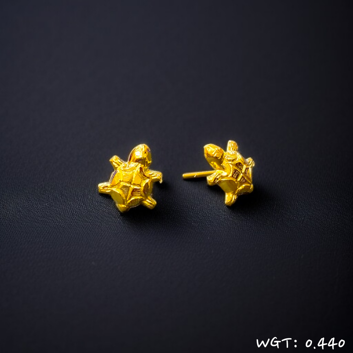 RAJLAXMI WGT: 0.440 GM APPROX HUID HALLMARK 916 22KT GOLD EAR TOPS STUD 1 PAIR FOR REGULAR USE.