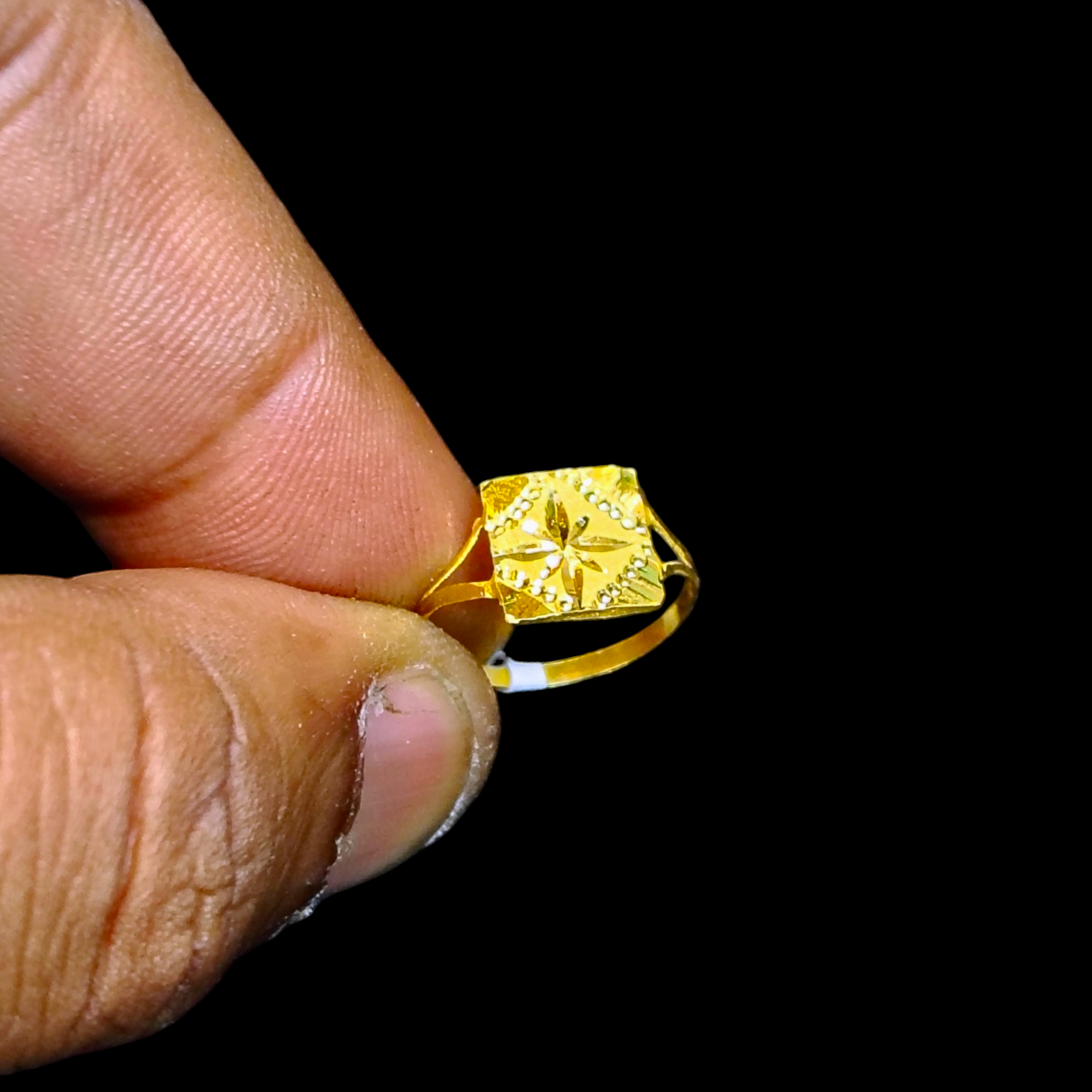 (GBJ) TRJ WGT: 0.500 GM APPROX 22KT HUID HALLMARK GOLD BABY FINGER RING 1 PIECE FOR RICE CEREMONY & BIRTHDAY.