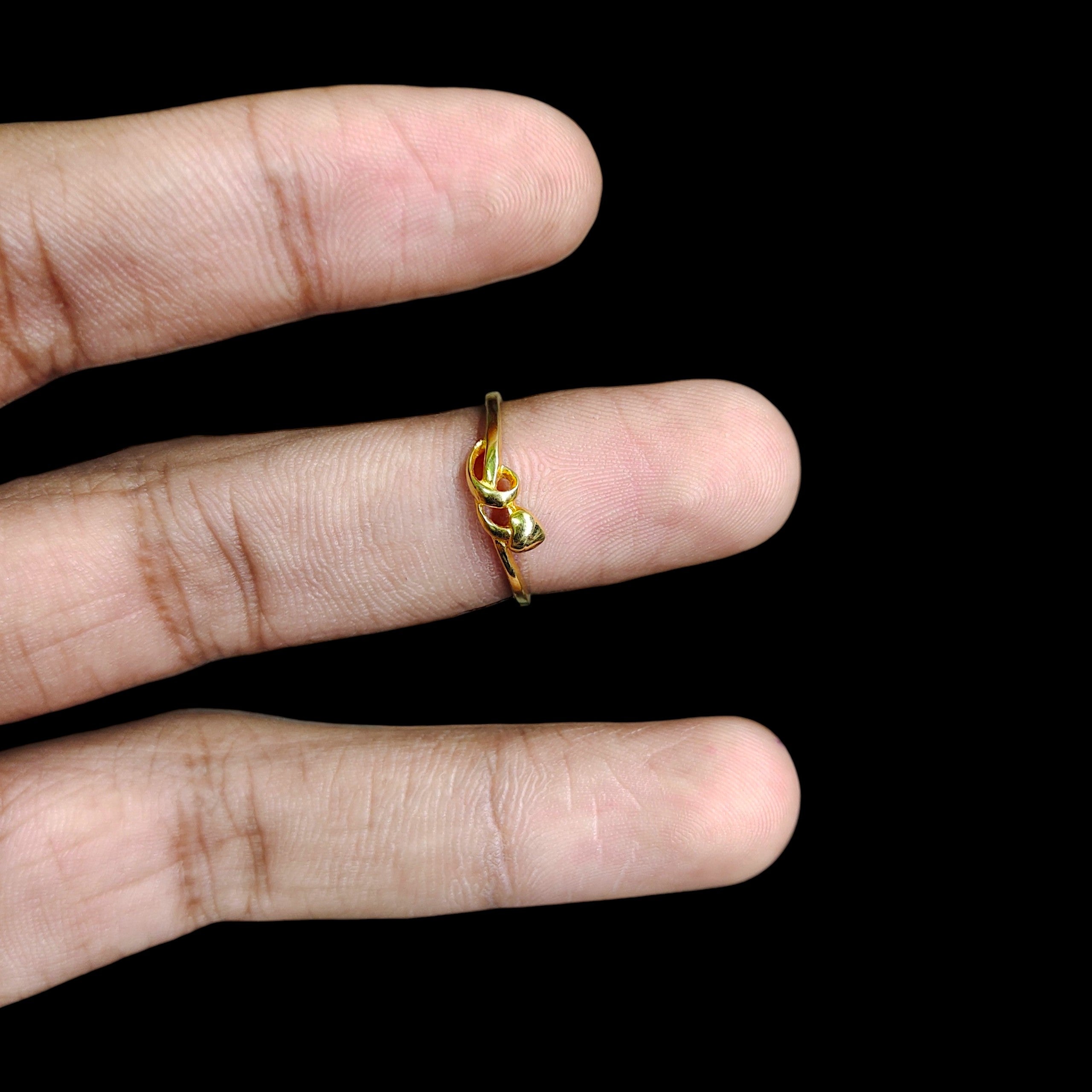LADIES RING- (SIZE: 13) WGT: 1.070 GM APPROX 14KT HALLMARK GOLD RING FOR WOMEN 1 PIECE.