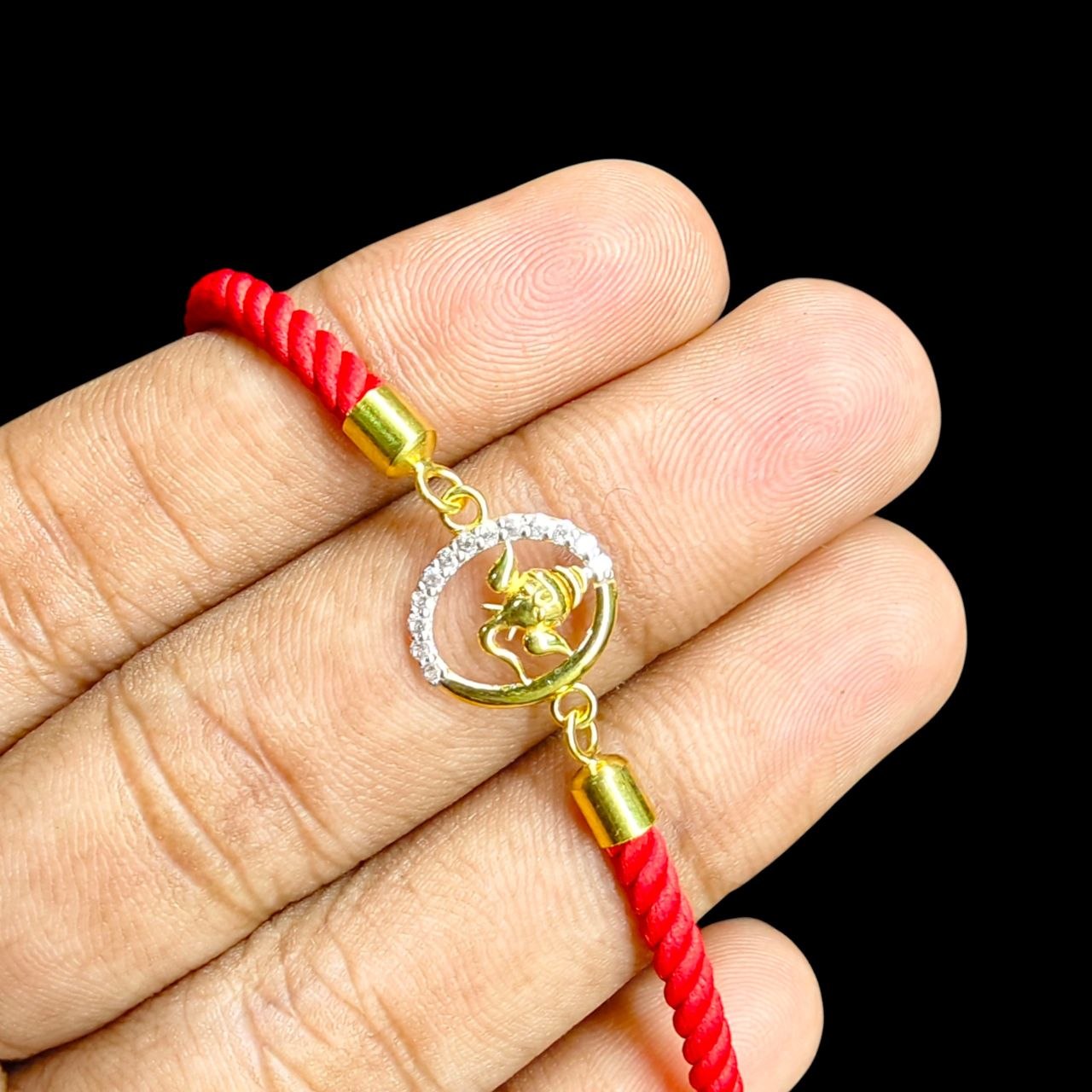 RAKHI- (WGT: 0.490 GM APPROX) BIS CERTIFIED HUID HALLMARK 375 9KT GOLD RAKHI FOR YOUR BELOVED BROTHER (ADJUSTABLE SIZE).