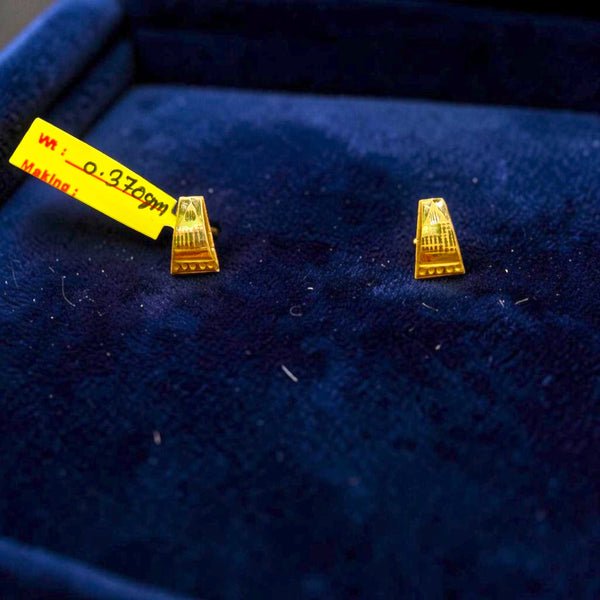 GOLD TOPS- BIS CERTIFIED (WGT: 0.370 GM APPROX) HUID HALLMARK 375 9KT GOLD TOPS 1 PAIR BEST FOR MARRIAGE GIFT.