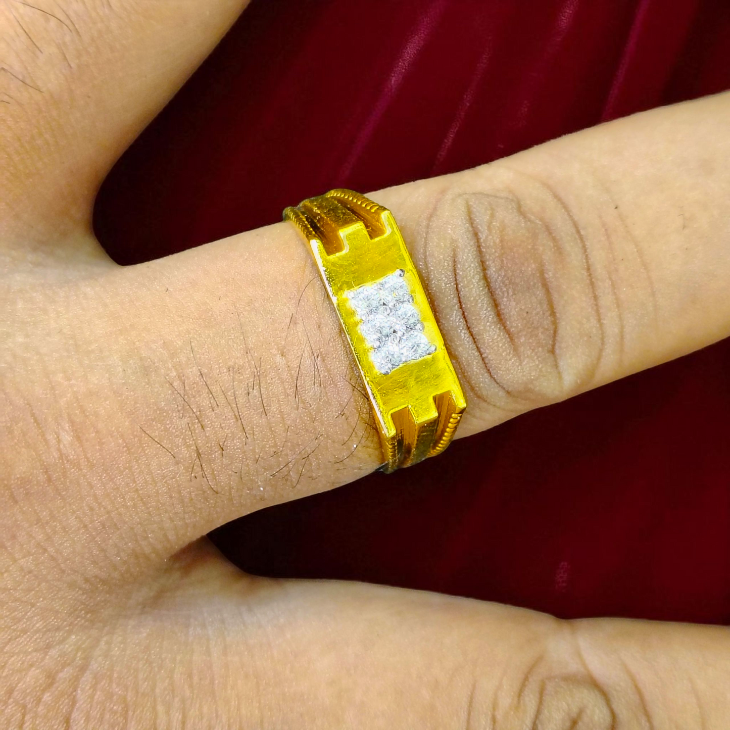 SIZE:22 (WGT: 2.720 GRAM APPROX) BIS CERTIFIED HUID HALLMARK 916 22KT GOLD GENTS FINGER RING FOR MENS 1 PIECE.