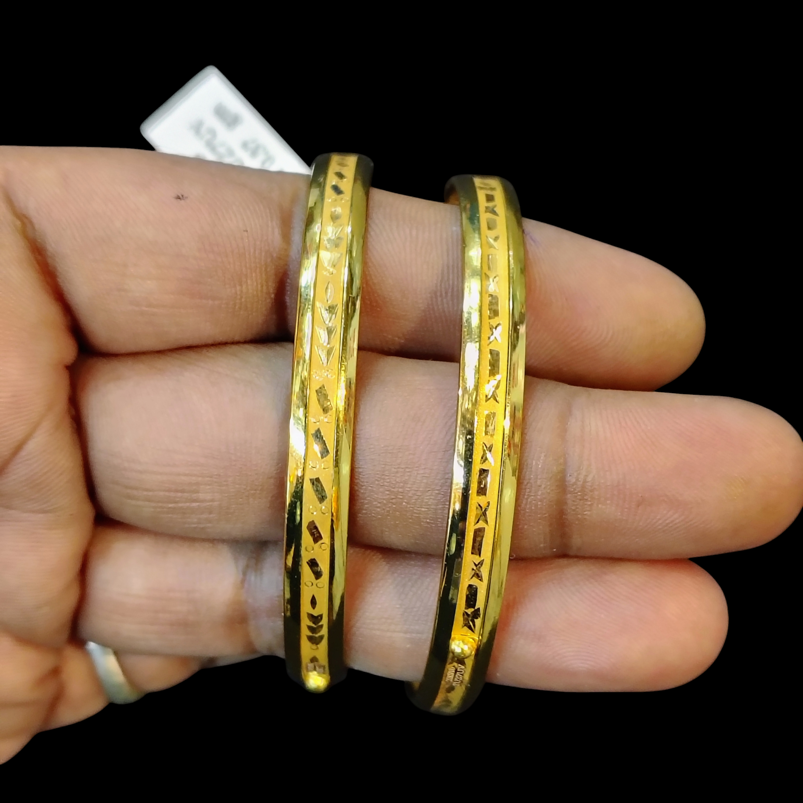 (GSN22) TRJ WGT: 1.150 GM APPROX (SIZE-24) 22KT HUID HALLMARK GOLD CHILA SOCKET CHURI 1 PAIR.