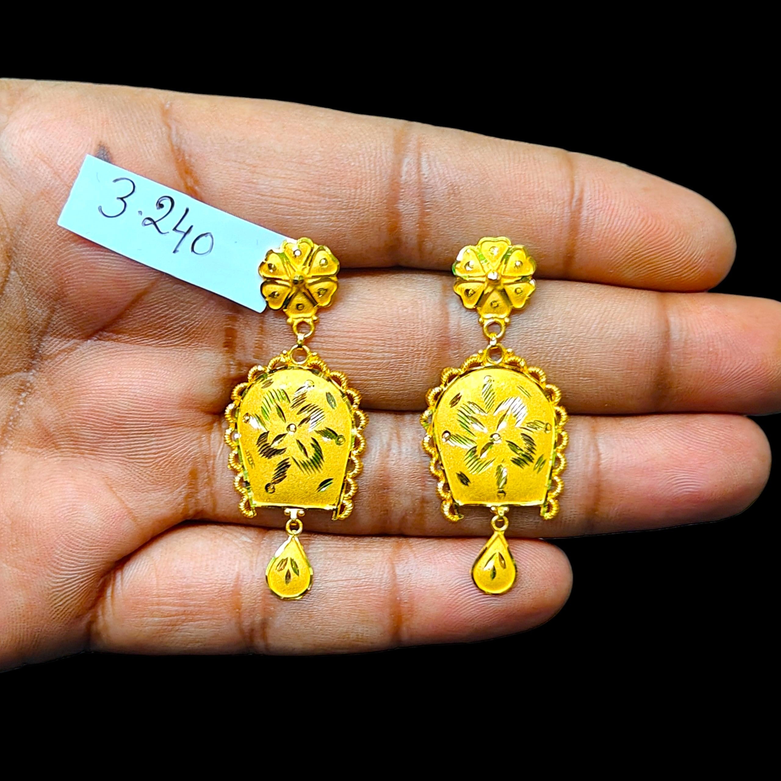 GOLD EARRINGS- (WGT: 3.240 GM APPROX) BIS CERTIFIED HUID HALLMARK 22KT 916 GOLD EARRINGS 1 PAIR FOR WOMEN.