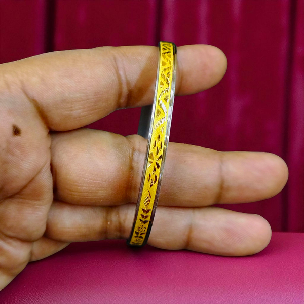 TRJ (SIZE: 26) WGT: 1.200 GM APPROX 22KT HUID HALLMARK GOLD NOA BANGLES (LAZER CHILA) 1 PIECE.