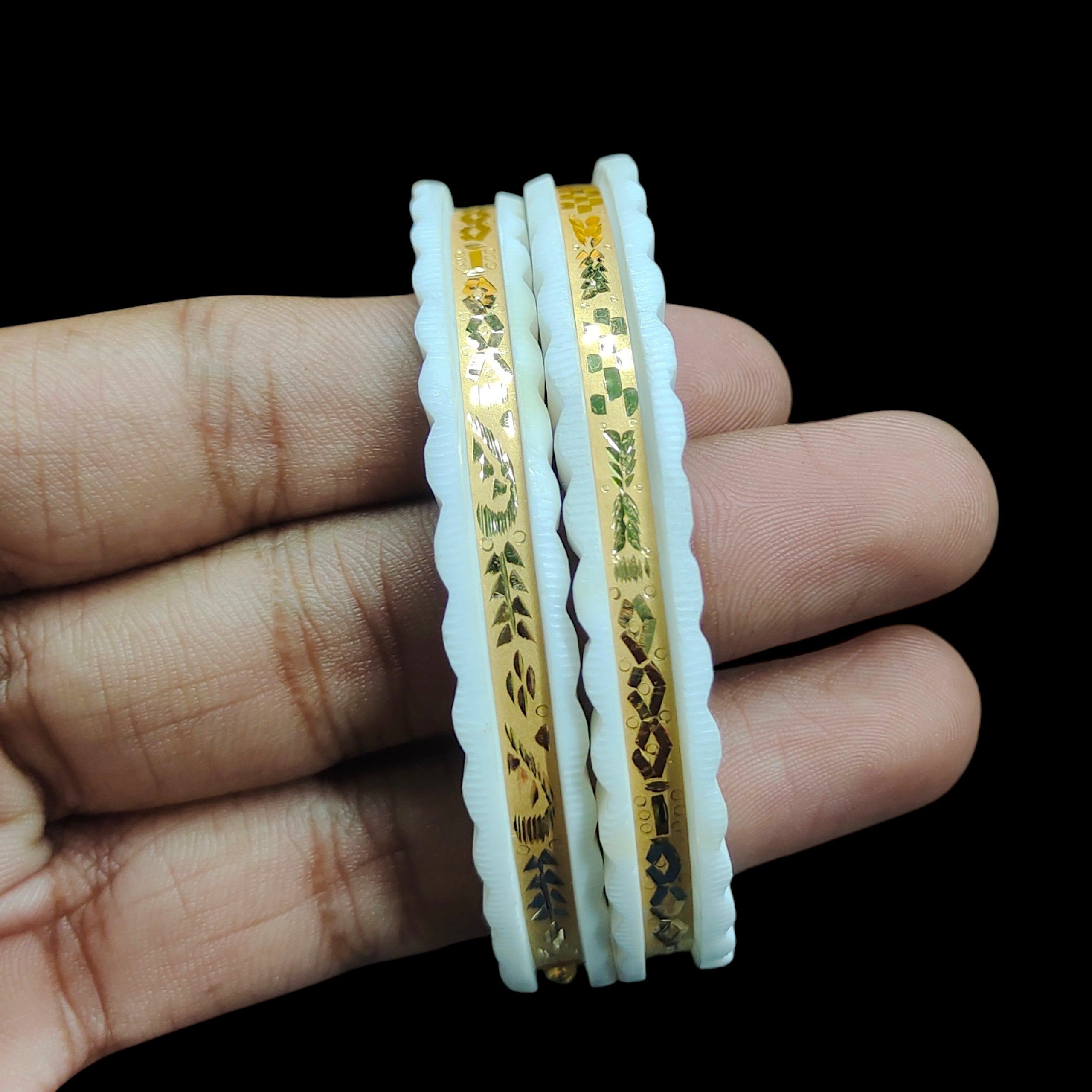 SAKHA BADHANO- (SIZE:25) WGT: 1.500 GM APPROX HUID HALLMARK 22KT GOLD SAKHA BADHANO BANGLES 1 PAIR DESIGN FOR REGULAR USE.