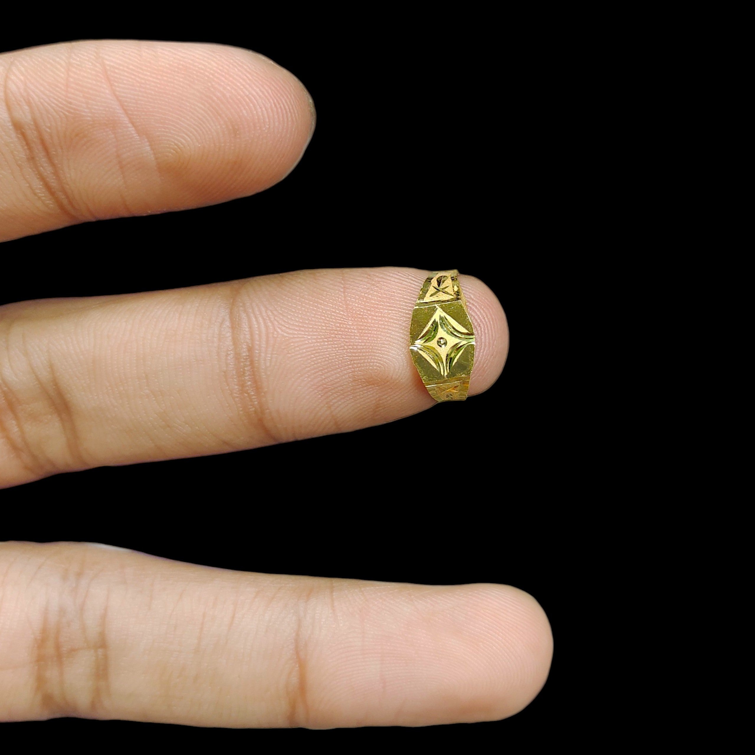 BABY JEWELLERY- TRJ WGT: 0.240 GM APPROX 375 9KT HUID HALLMARK GOLD BABY FINGER RING 1 PIECE FOR RICE CEREMONY & BIRTHDAY.(N6KI8M)