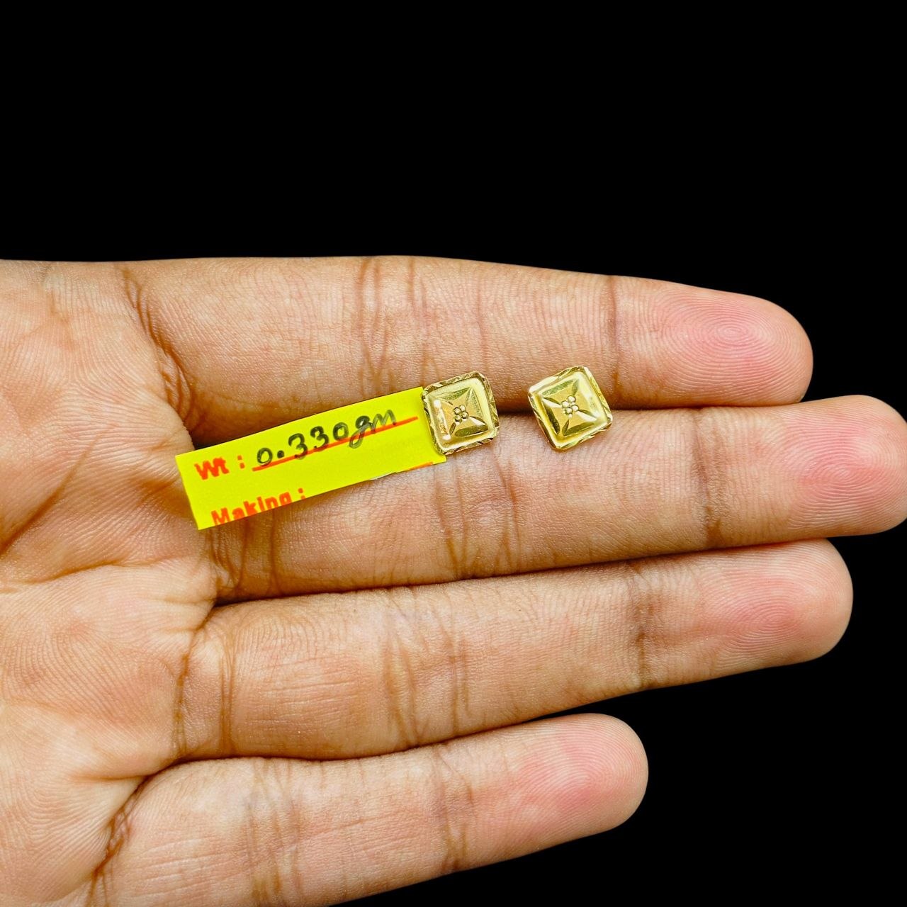 GOLD TOPS- BIS CERTIFIED (WGT: 0.330 GM APPROX) HUID HALLMARK 375 9KT GOLD TOPS 1 PAIR BEST FOR MARRIAGE GIFT.