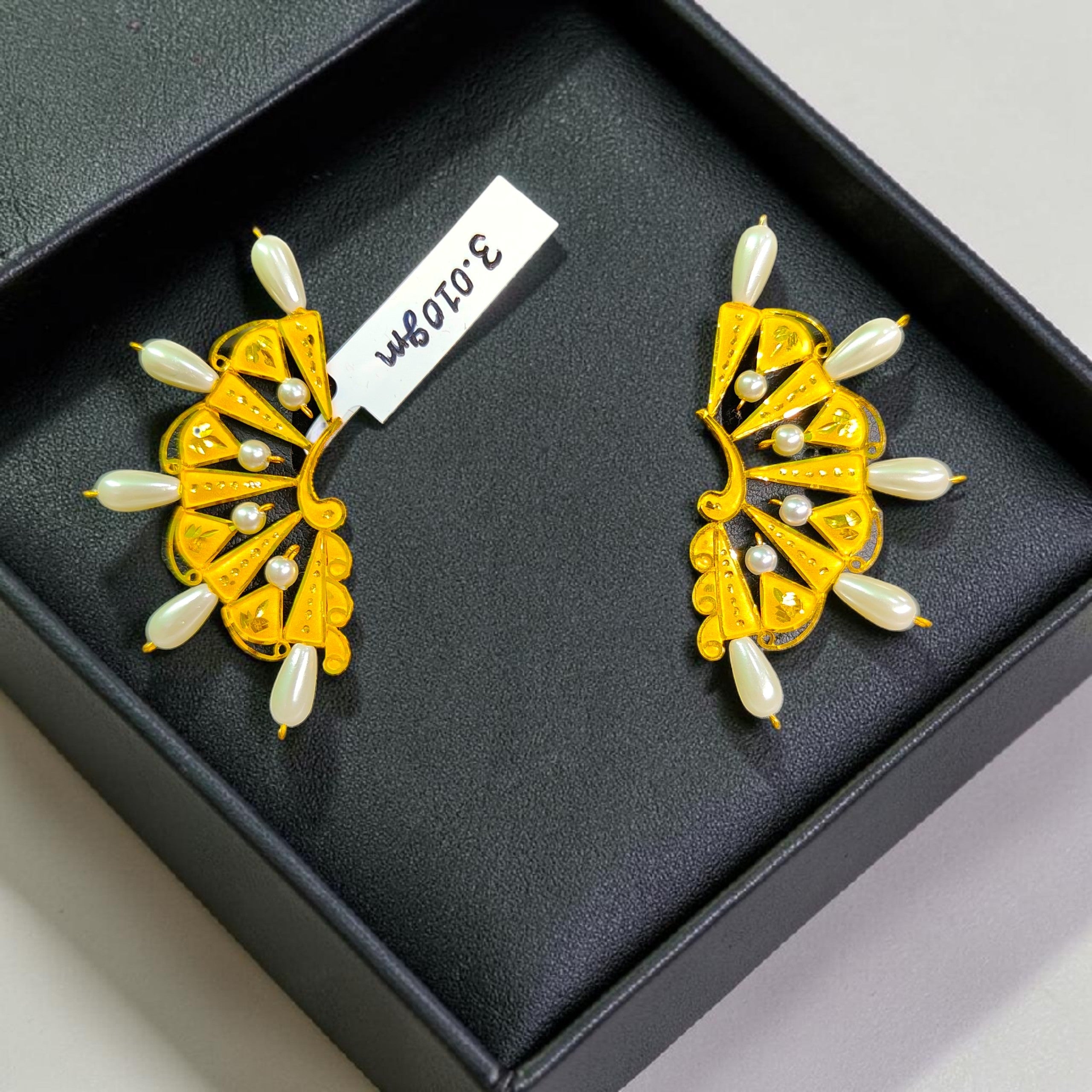 GOLD EARRINGS- BIS CERTIFIED WGT: 3.010 GM APPROX HUID HALLMARK 916 22KT GOLD EARRINGS 1 PAIR FOR WOMEN.