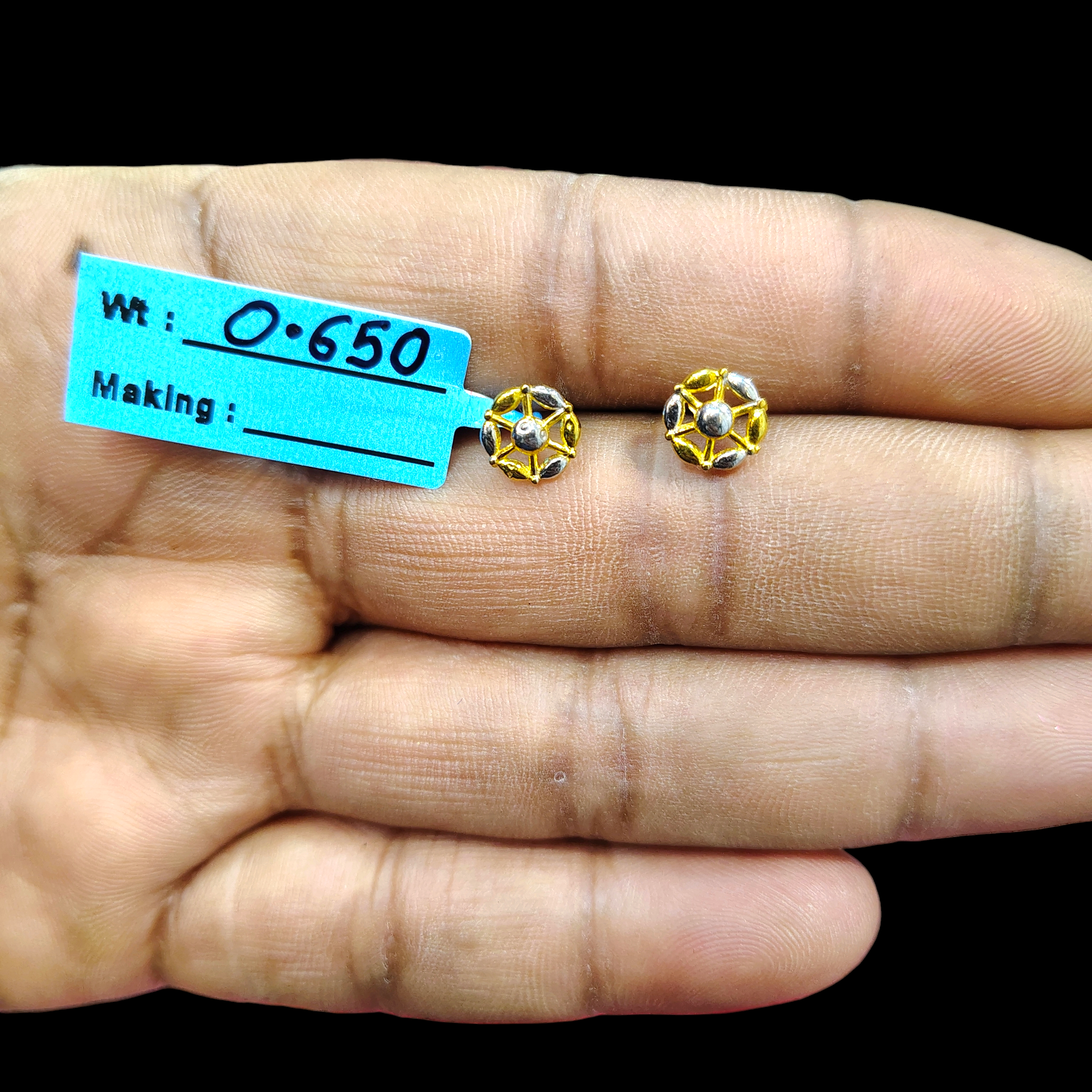 (GSE9) TRJ BABY TOPS WGT: 0.650 GM APPROX BIS CERTIFIED HUID HALLMARK 9KT GOLD STUD EARRINGS FOR WOMEN 1 PAIR FOR REGULAR USE.