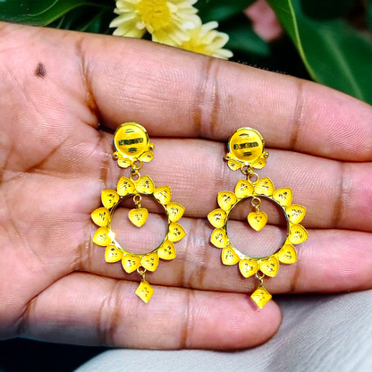 (GER22) BIS CERTIFIED WGT: 2.210 GM APPROX HUID HALLMARK 916 22KT GOLD EARRINGS KANBALA 1 PAIR FOR WOMEN.