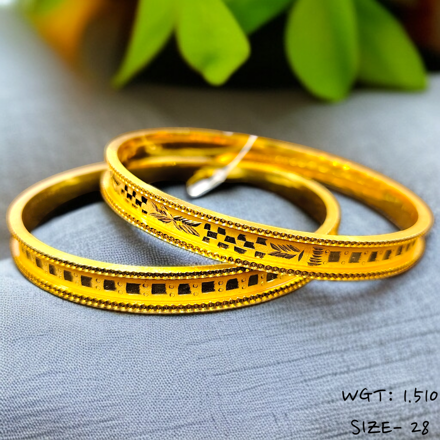 TRJ WGT: 1.510 GM APPROX (SIZE-28) 22KT HUID HALLMARK GOLD CHILA SOCKET CHURI 1 PAIR.l