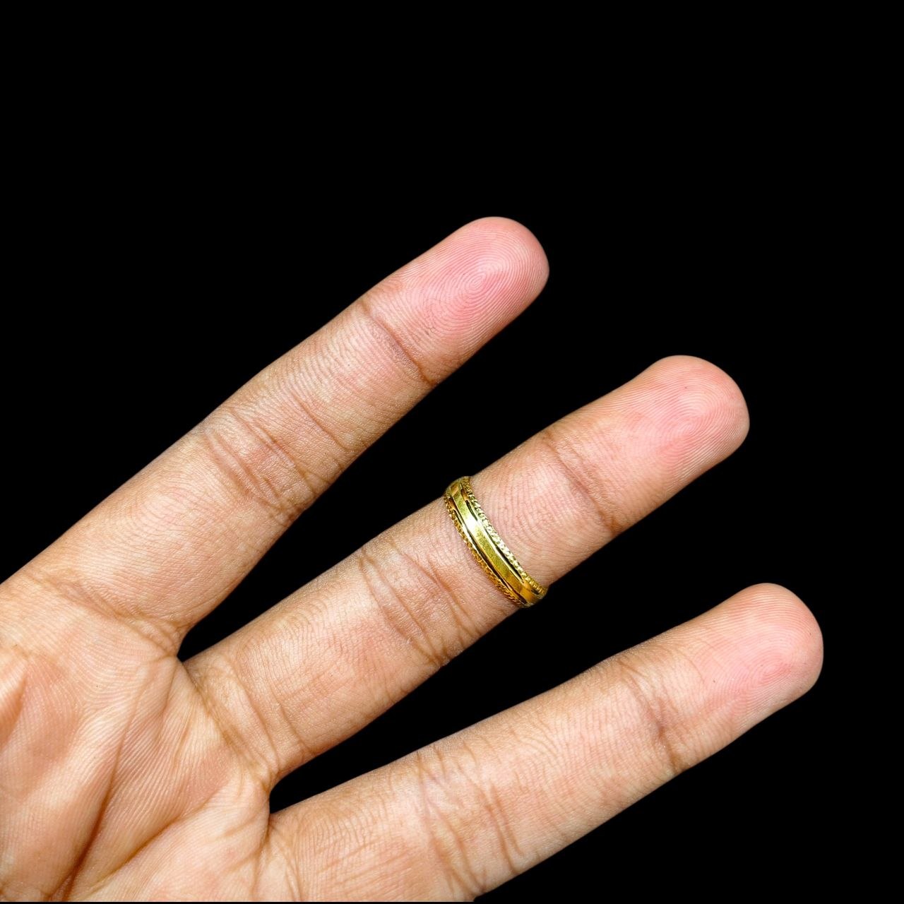 LADIES RING- (SIZE: 16) WGT: 0.770 GM APPROX BIS CERTIFIED HUID HALLMARK 9KT GOLD THUMB RING FOR UNISEX 1 PIECE.