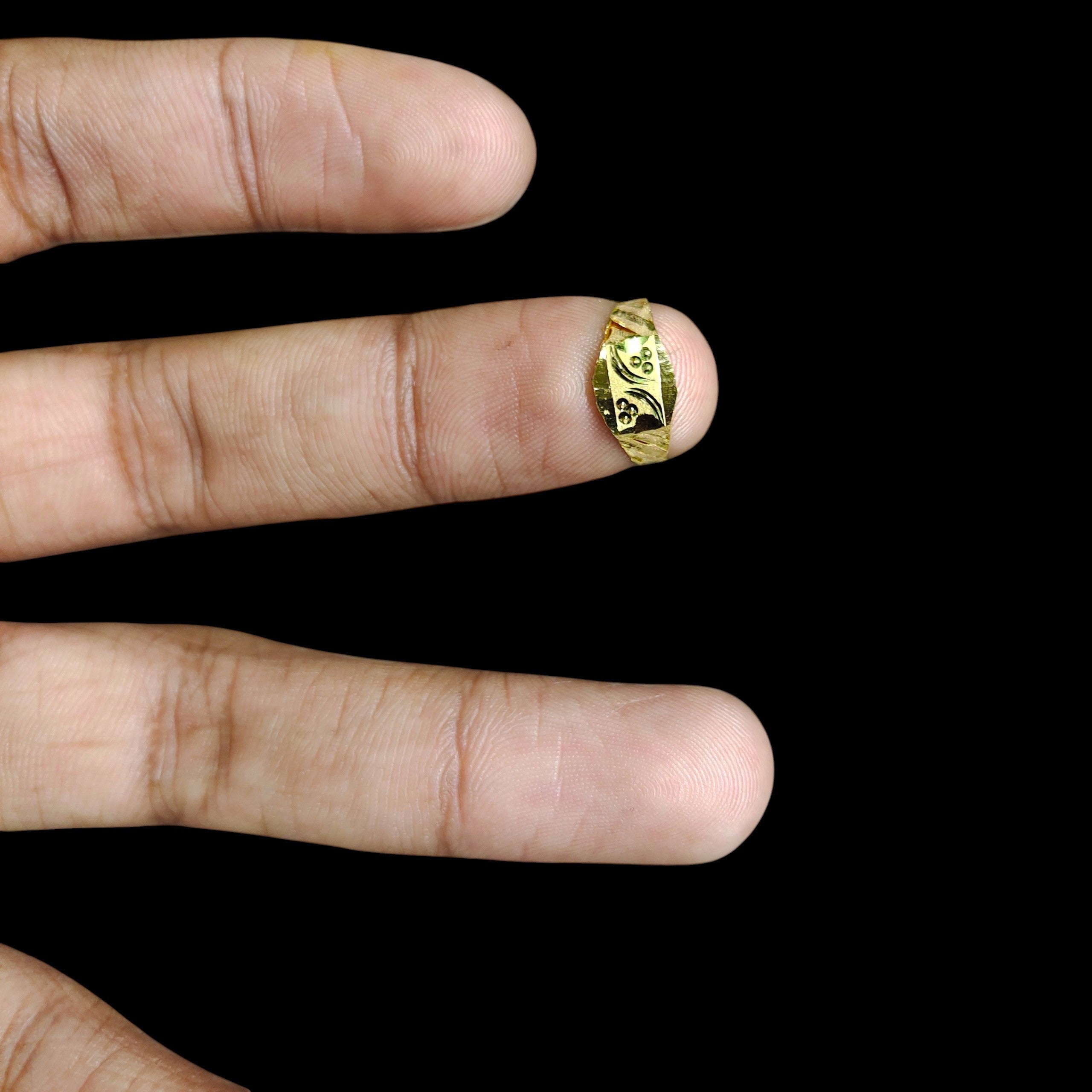 BABY JEWELLERY- TRJ WGT: 0.230 GM APPROX 375 9KT HUID HALLMARK GOLD BABY FINGER RING 1 PIECE FOR RICE CEREMONY & BIRTHDAY.(PF1W6Y)