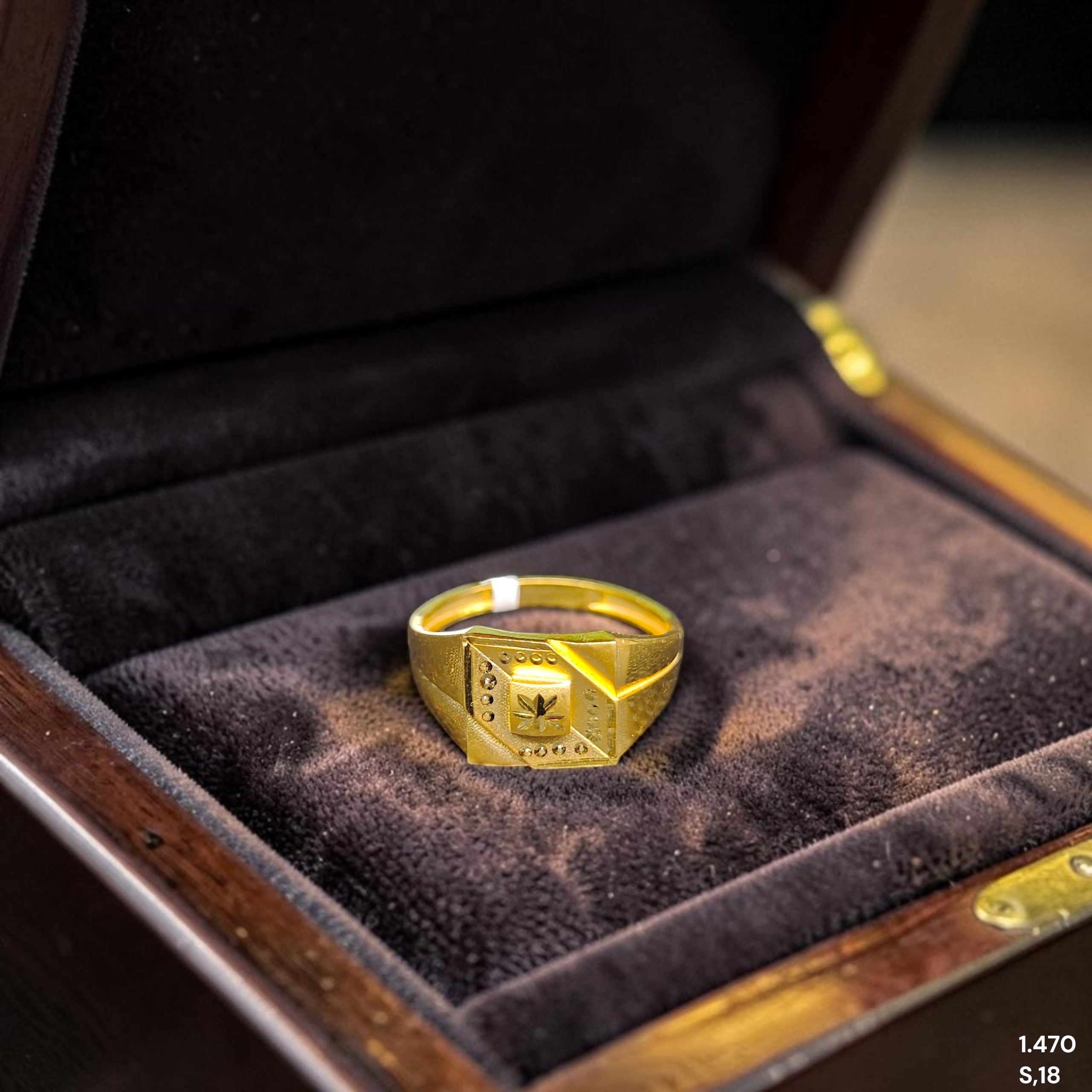 GENTS RING- TRJ (SIZE:18) WGT: 1.470 GM APPROX BIS CERTIFIED HUID HALLMARK 375 9KT GOLD FINGER RING FOR MEN 1 PIECE.