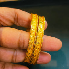 হলমার্ক 22KT গোল্ড সকেট চুরি প্রায়। WGT: 0.600 - 0.700 GM 1 জোড়া মহিলাদের জন্য (নিয়মিত ব্যবহারের জন্য নয়- শুধুমাত্র উপলক্ষের উদ্দেশ্যে) 