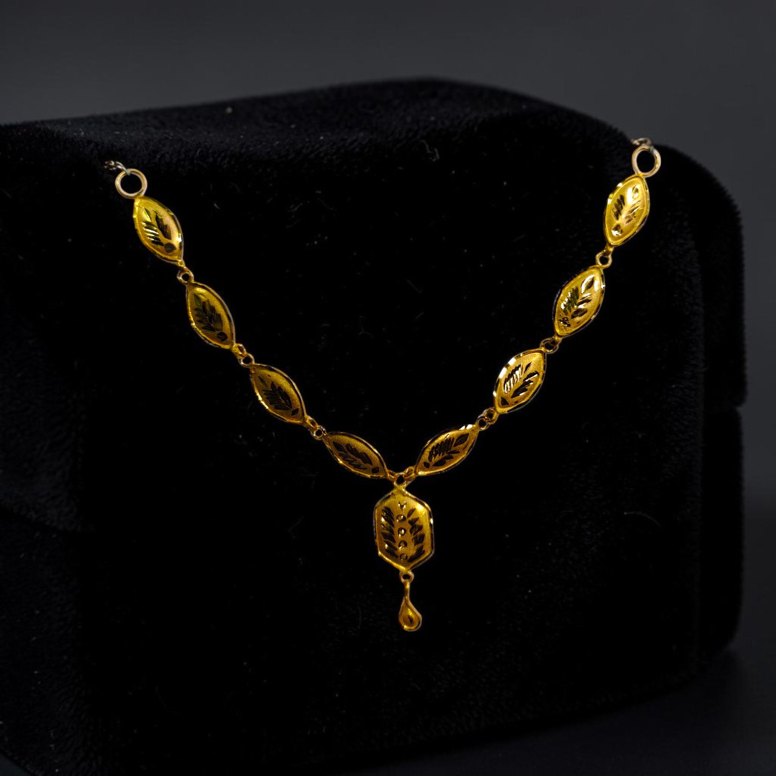 GOLD CHOKER NECKLACE-(WGT: 0.860 GM APPROX) BIS CERTIFIED HUID HALLMARK 9KT GOLD NECKLACE 1 PIECE FOR WOMEN.